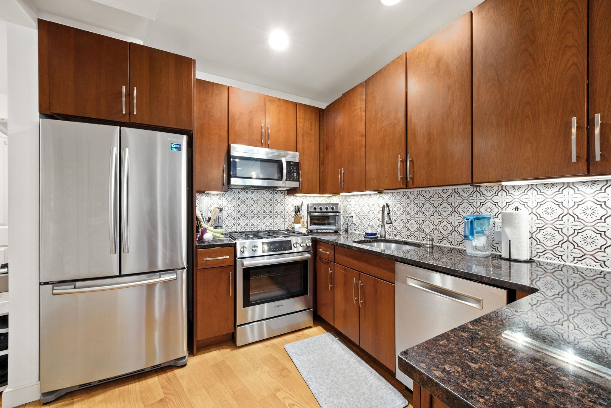 296 GRAND ST Unit: 1A
