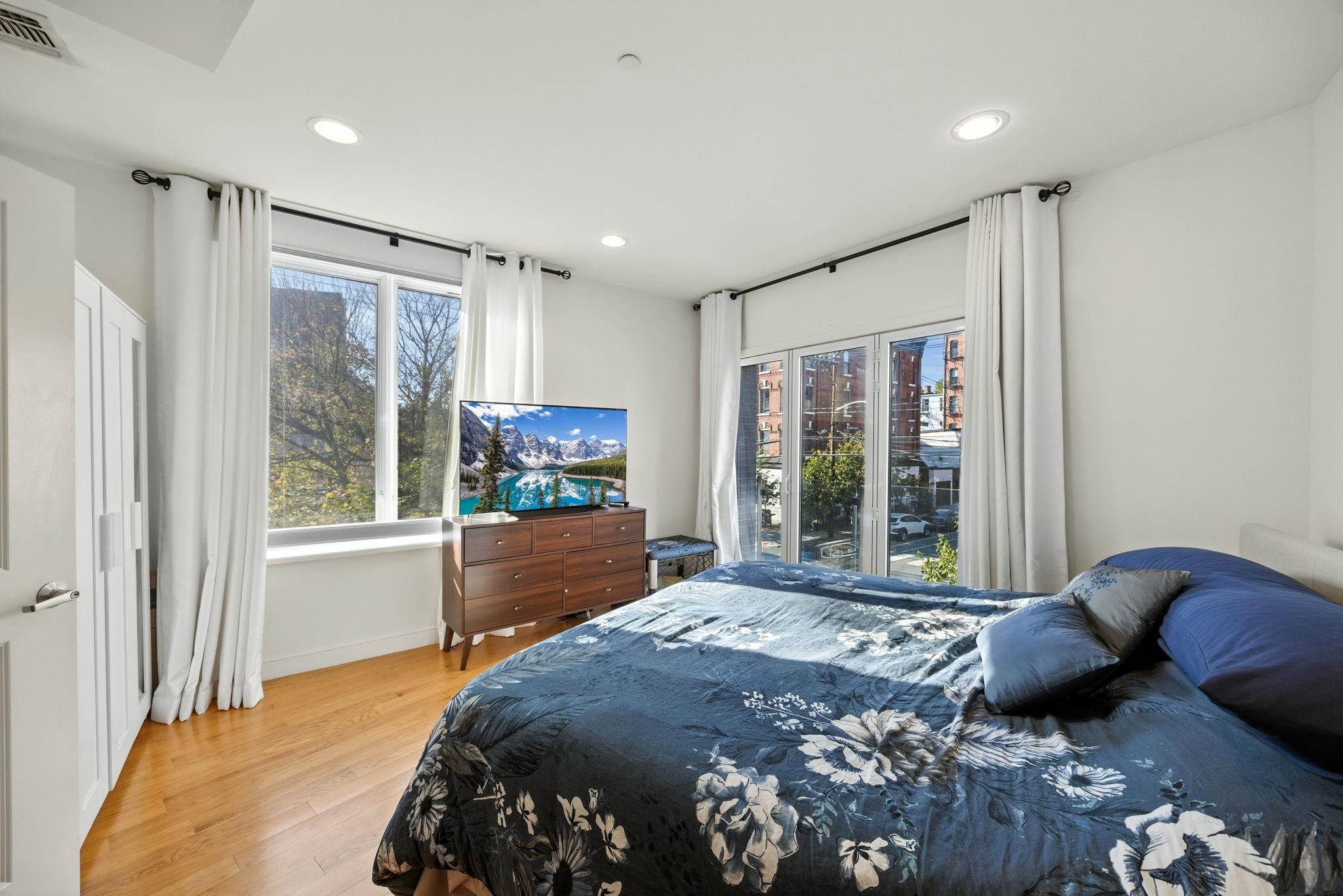 296 GRAND ST Unit: 1A