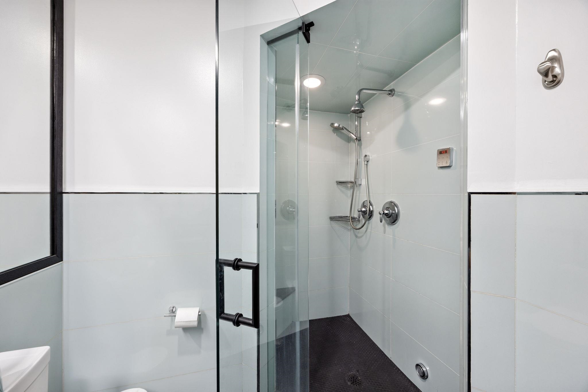 296 GRAND ST Unit: 1A