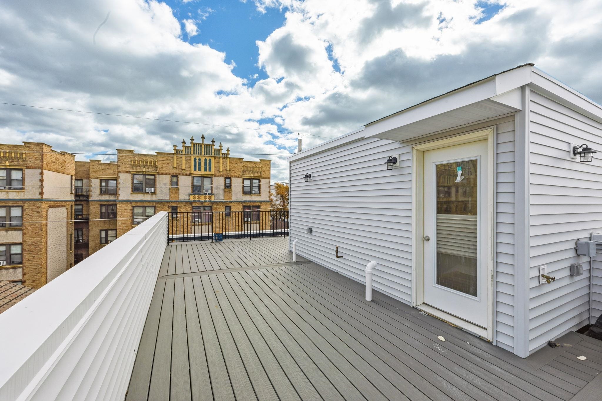 77 VAN REYPEN ST Unit: 4