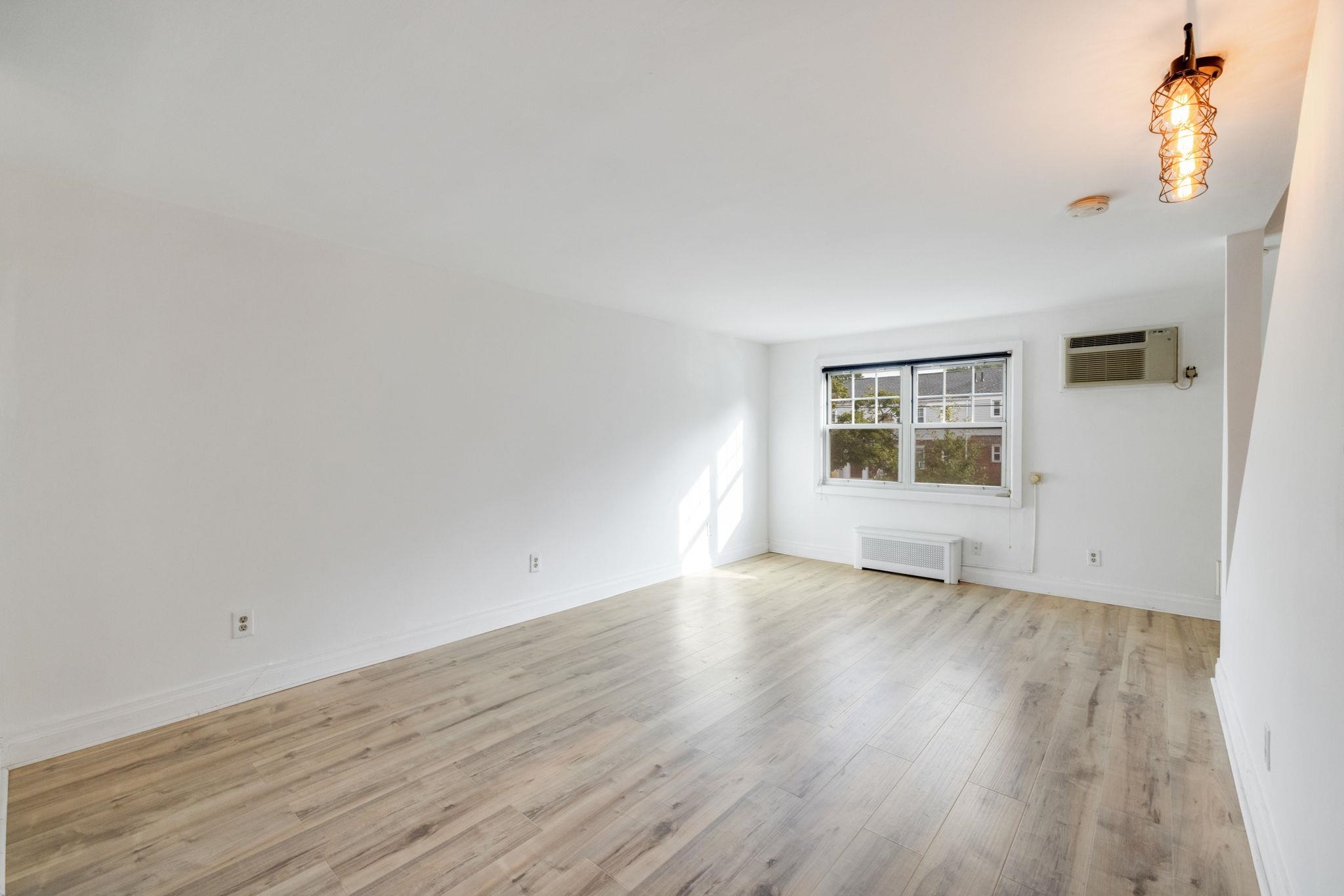 25B HASTINGS AVE Unit: B