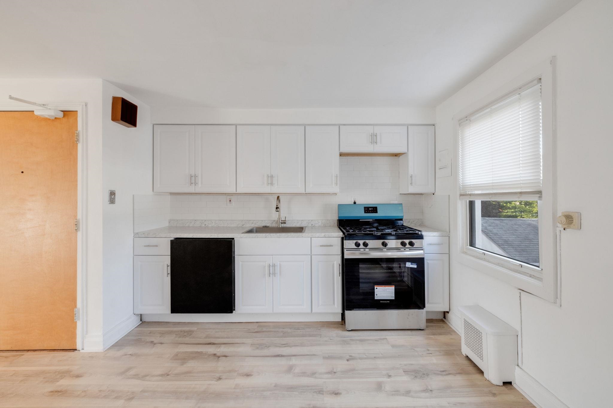 25B HASTINGS AVE Unit: B