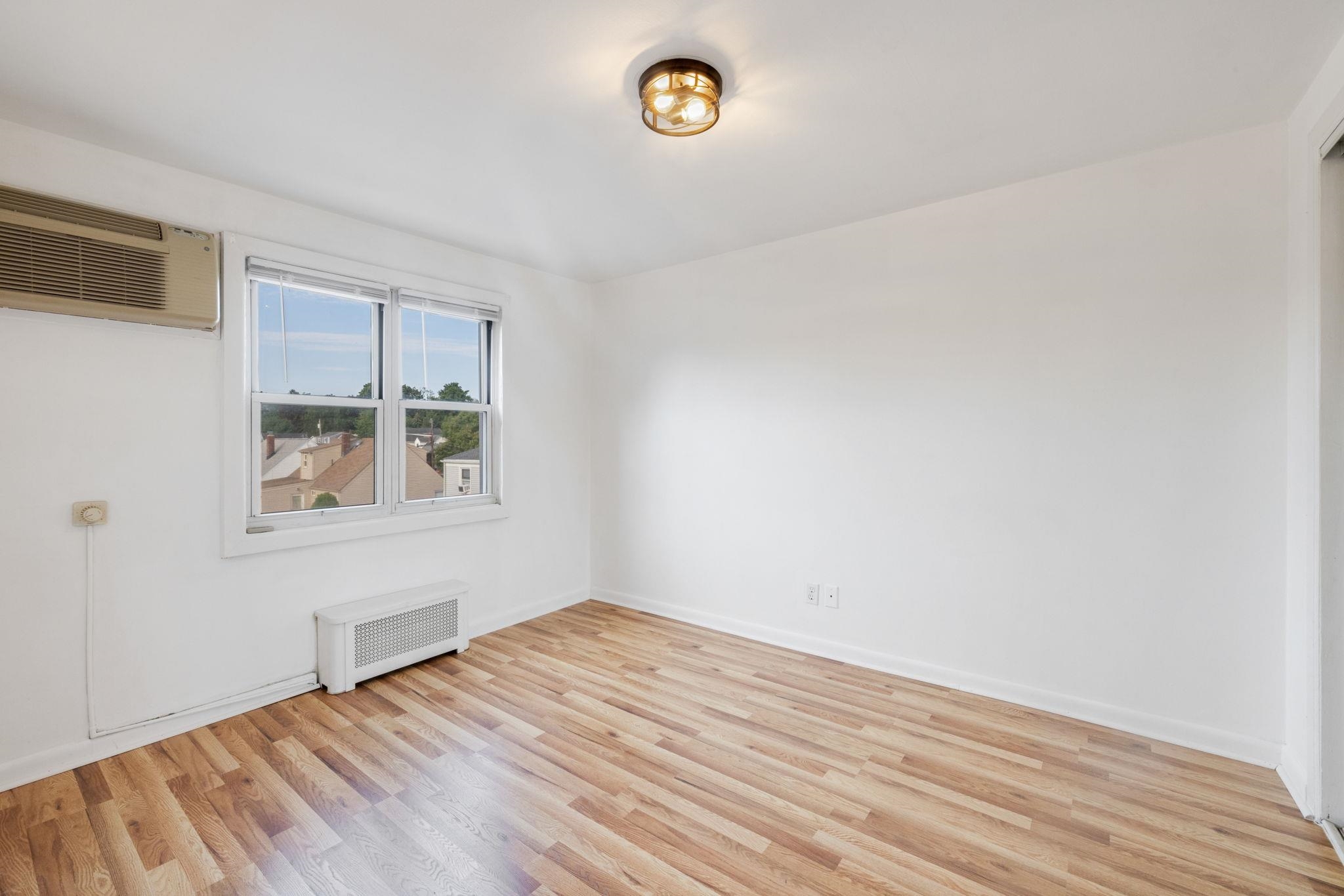 25B HASTINGS AVE Unit: B