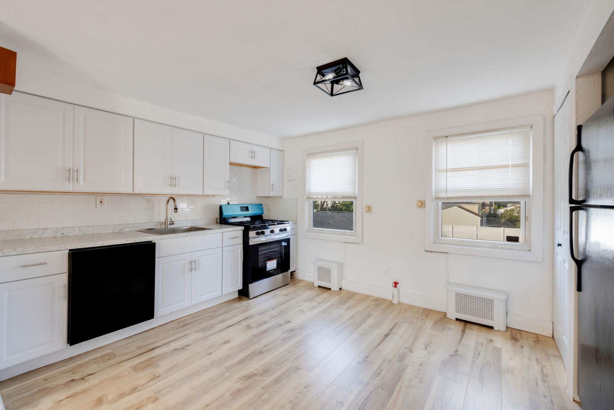 25B HASTINGS AVE Unit: B