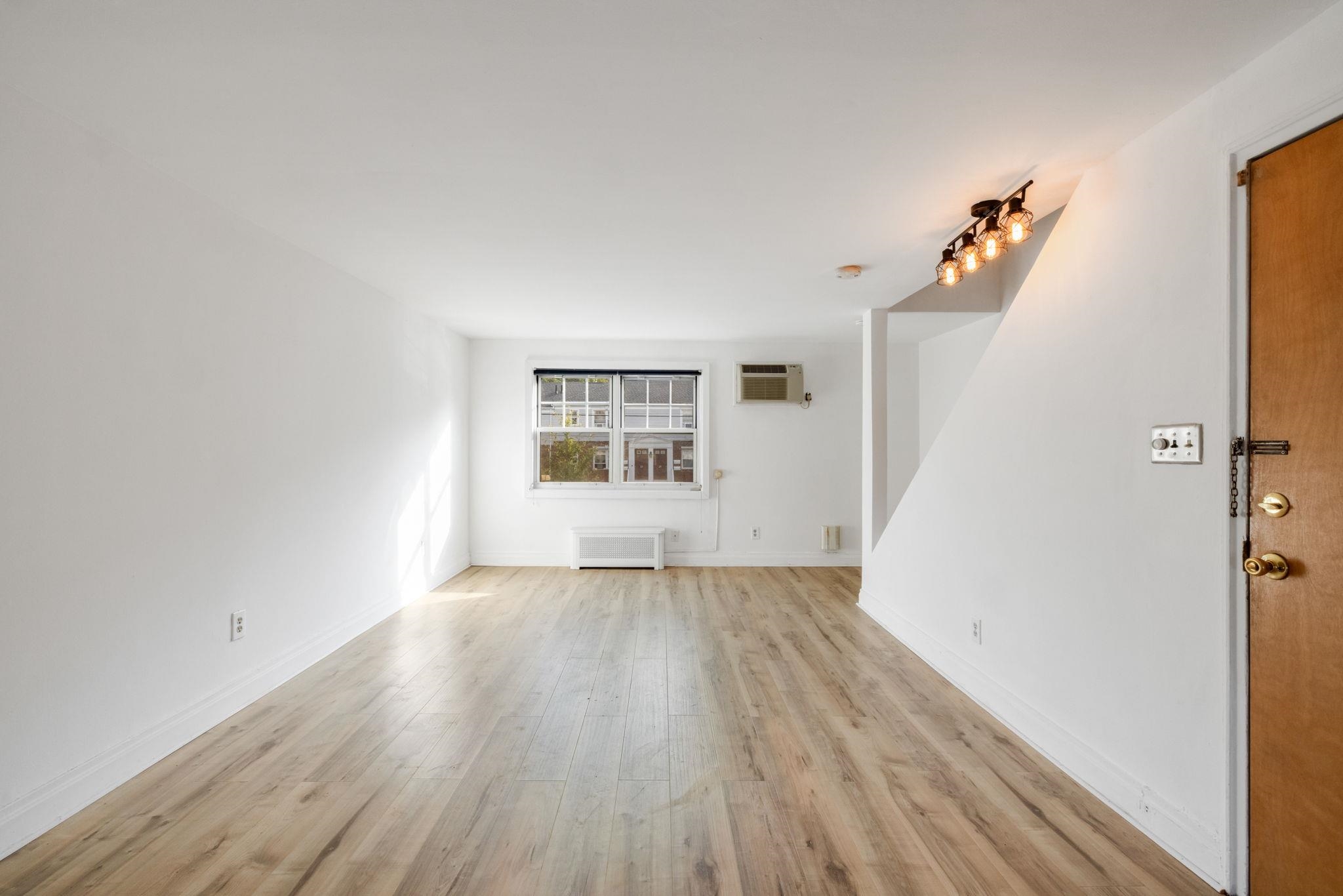 25B HASTINGS AVE Unit: B