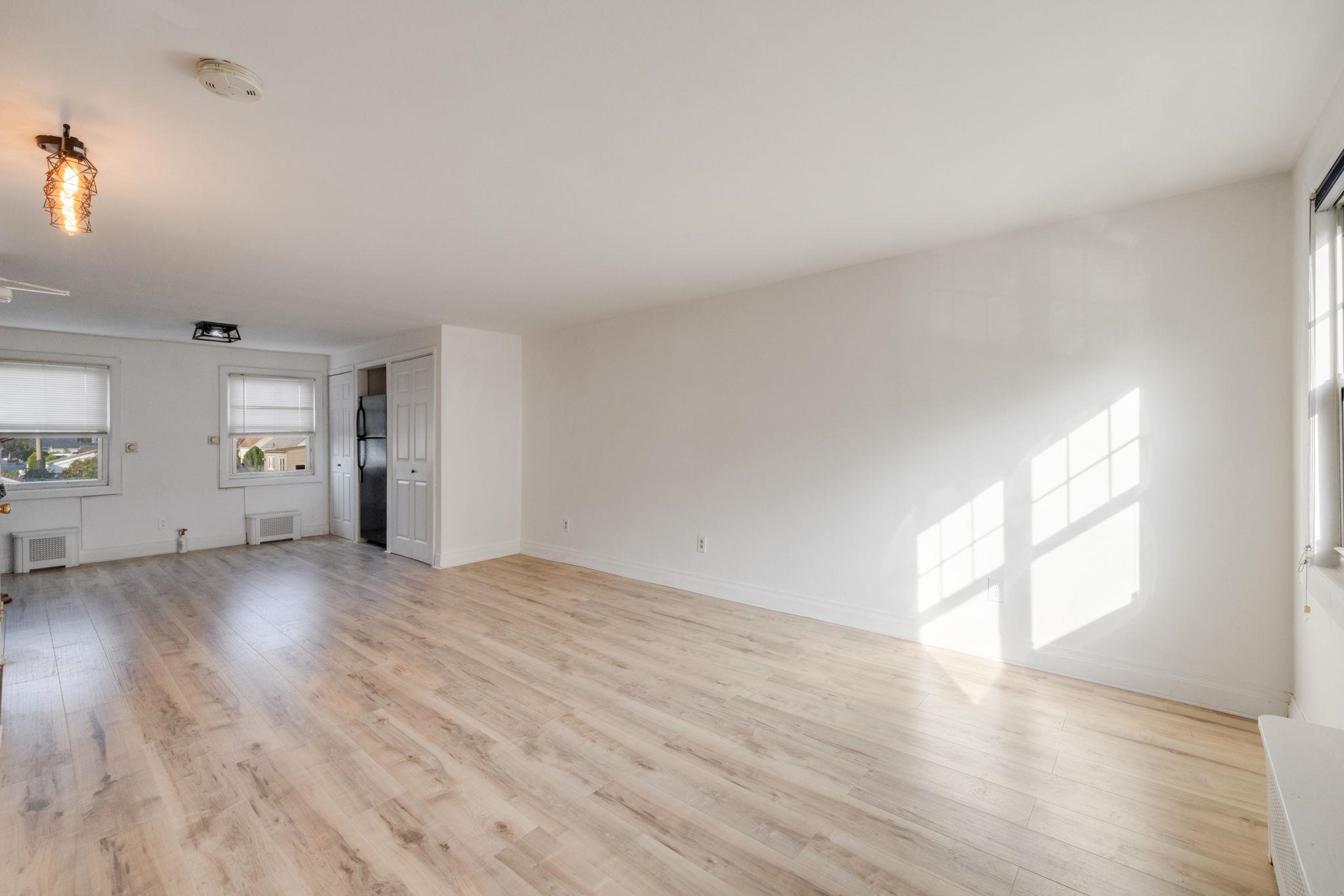 25B HASTINGS AVE Unit: B