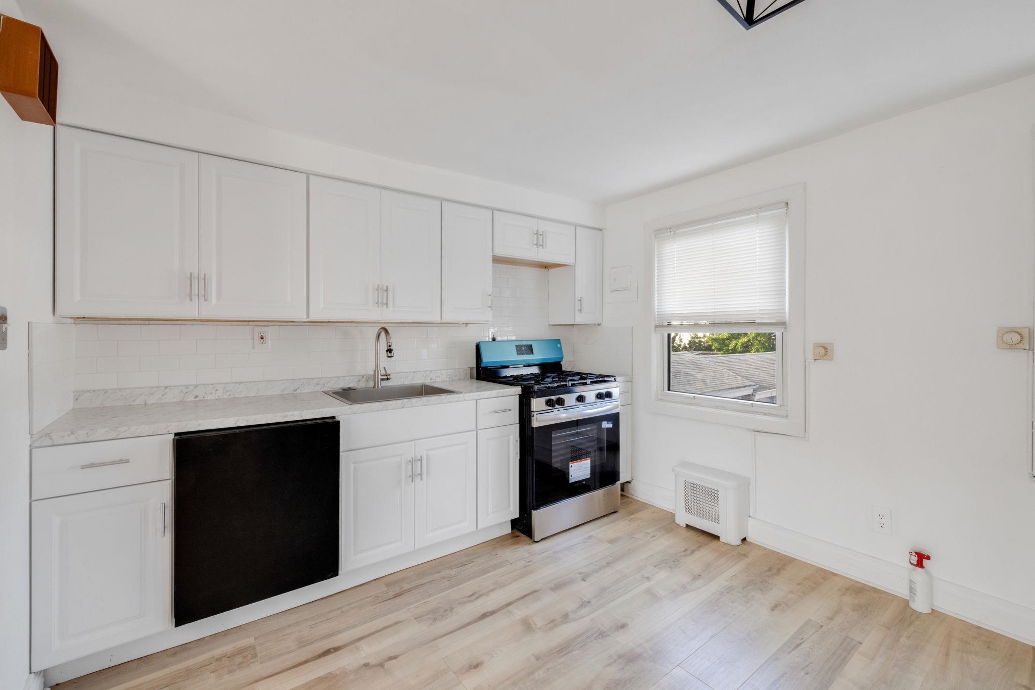 25B HASTINGS AVE Unit: B