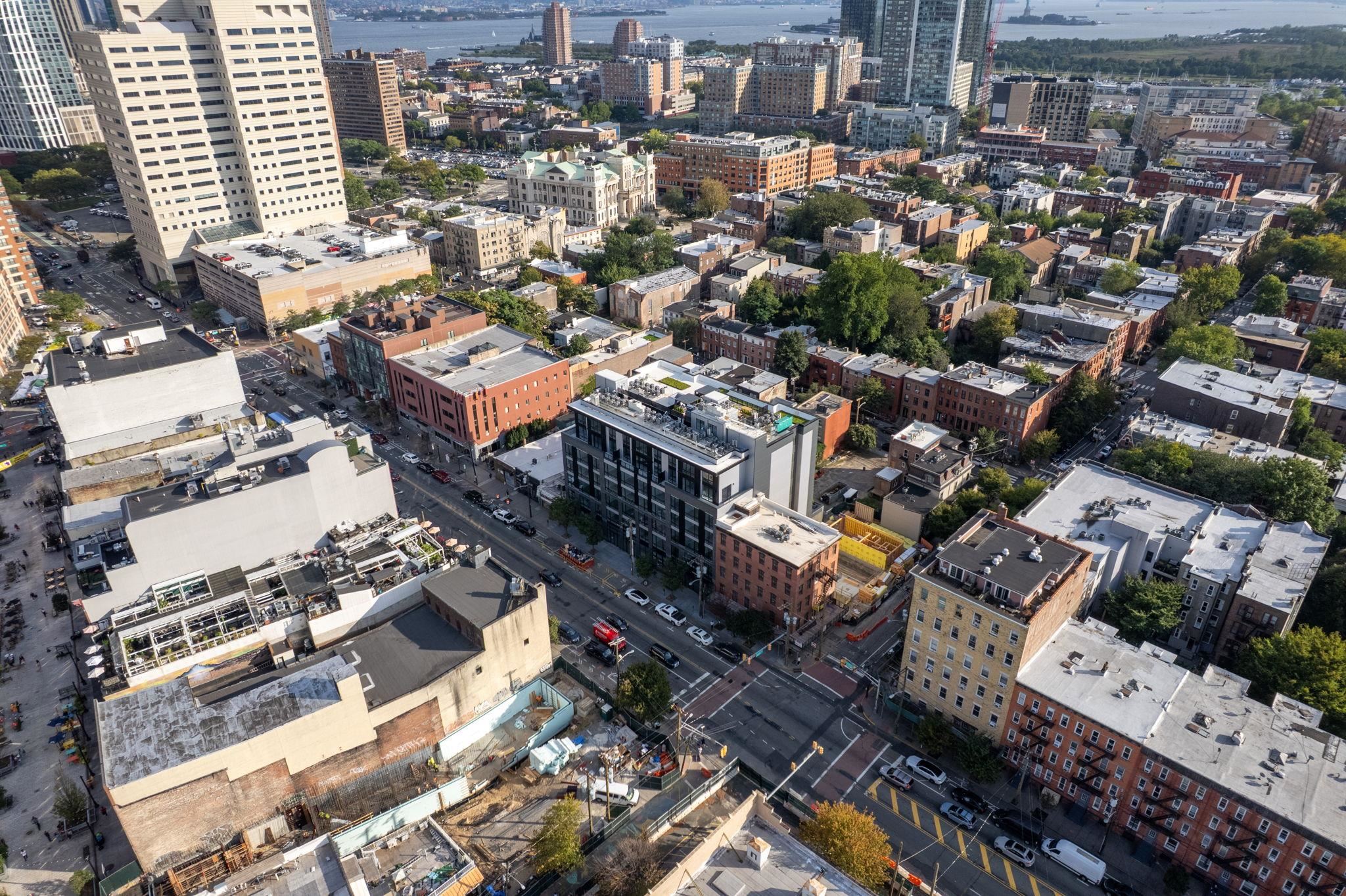 139 CHRISTOPHER COLUMBUS DR Unit: 204