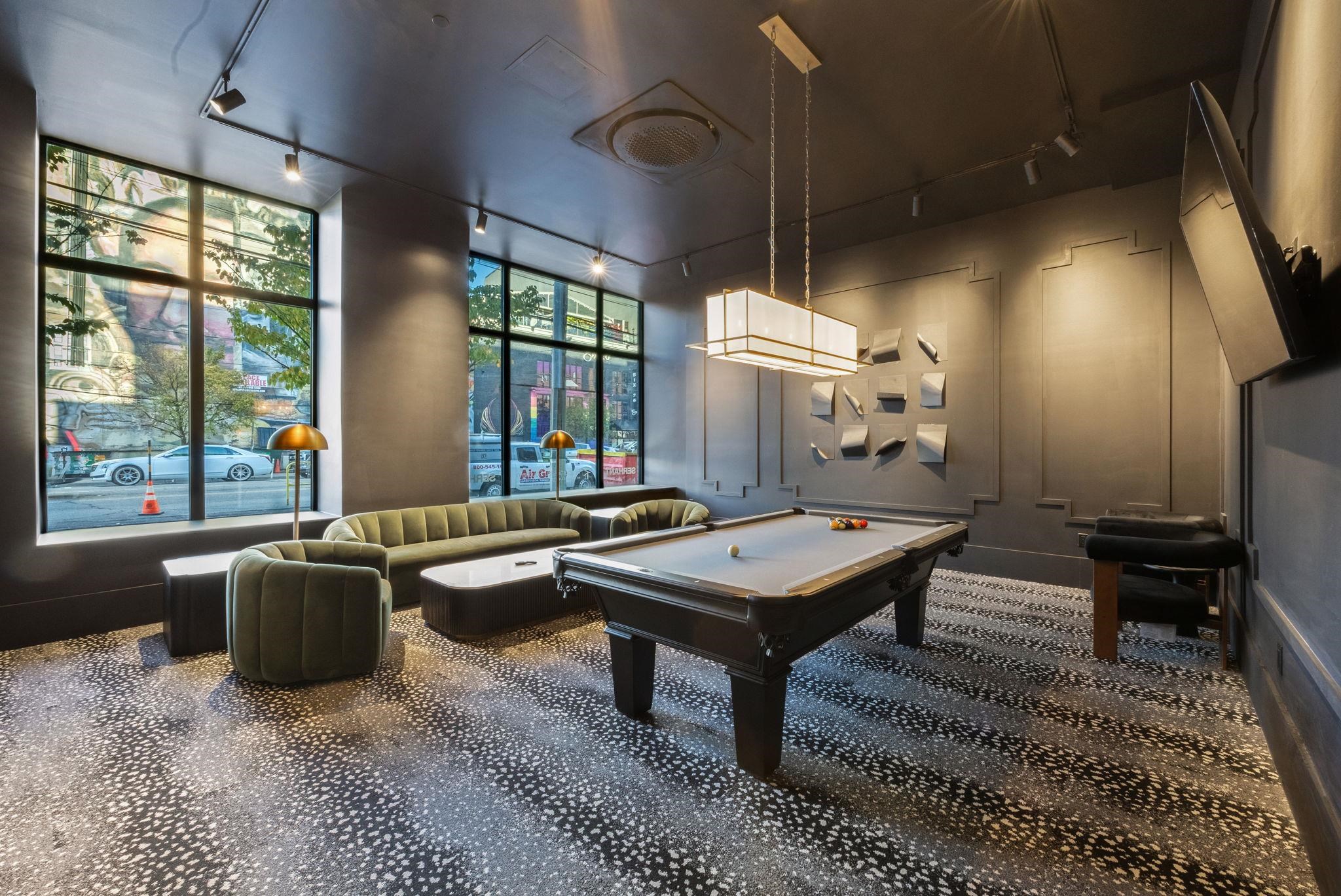 139 CHRISTOPHER COLUMBUS DR Unit: 204