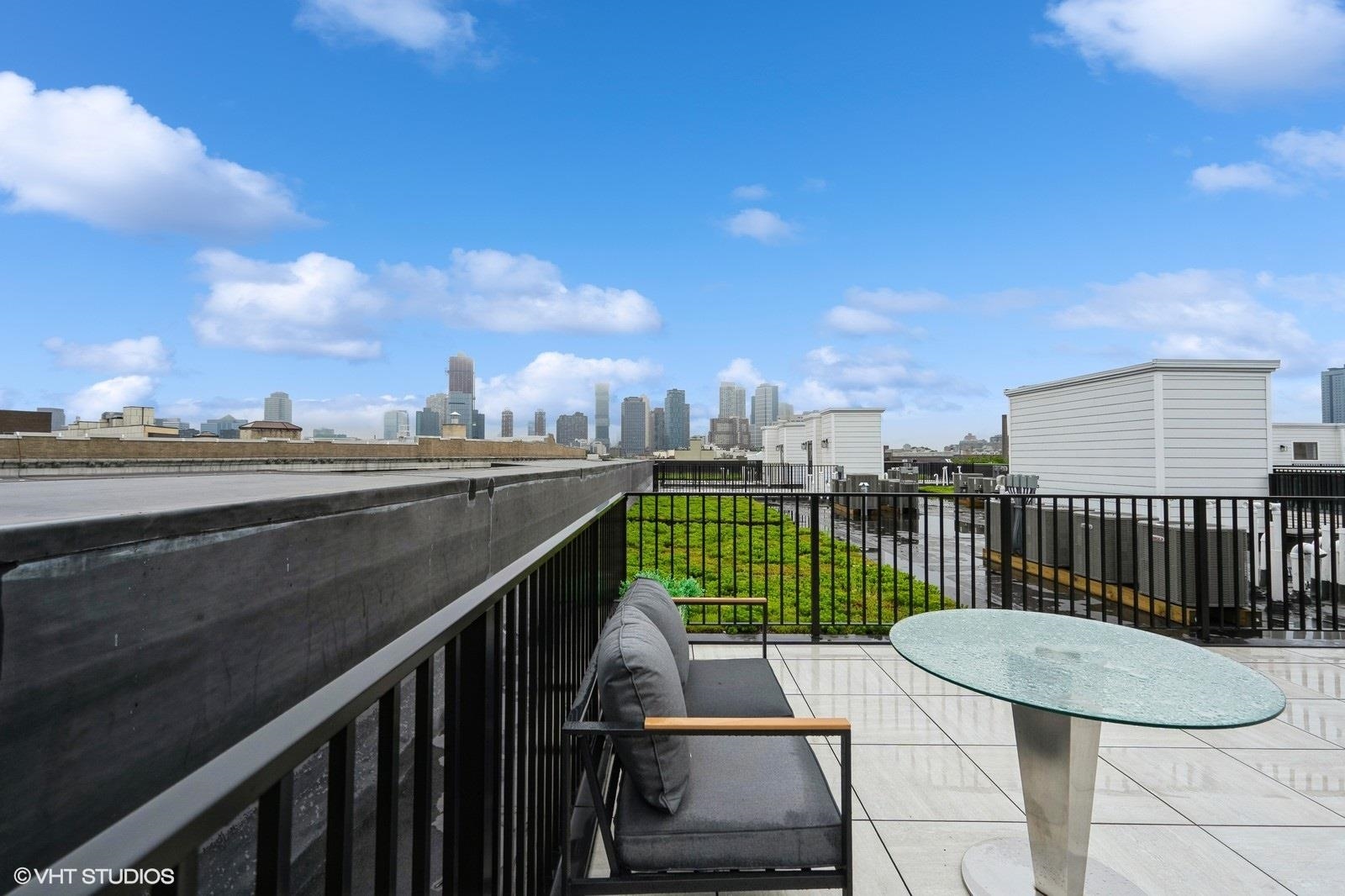 425 3RD ST Unit: 404