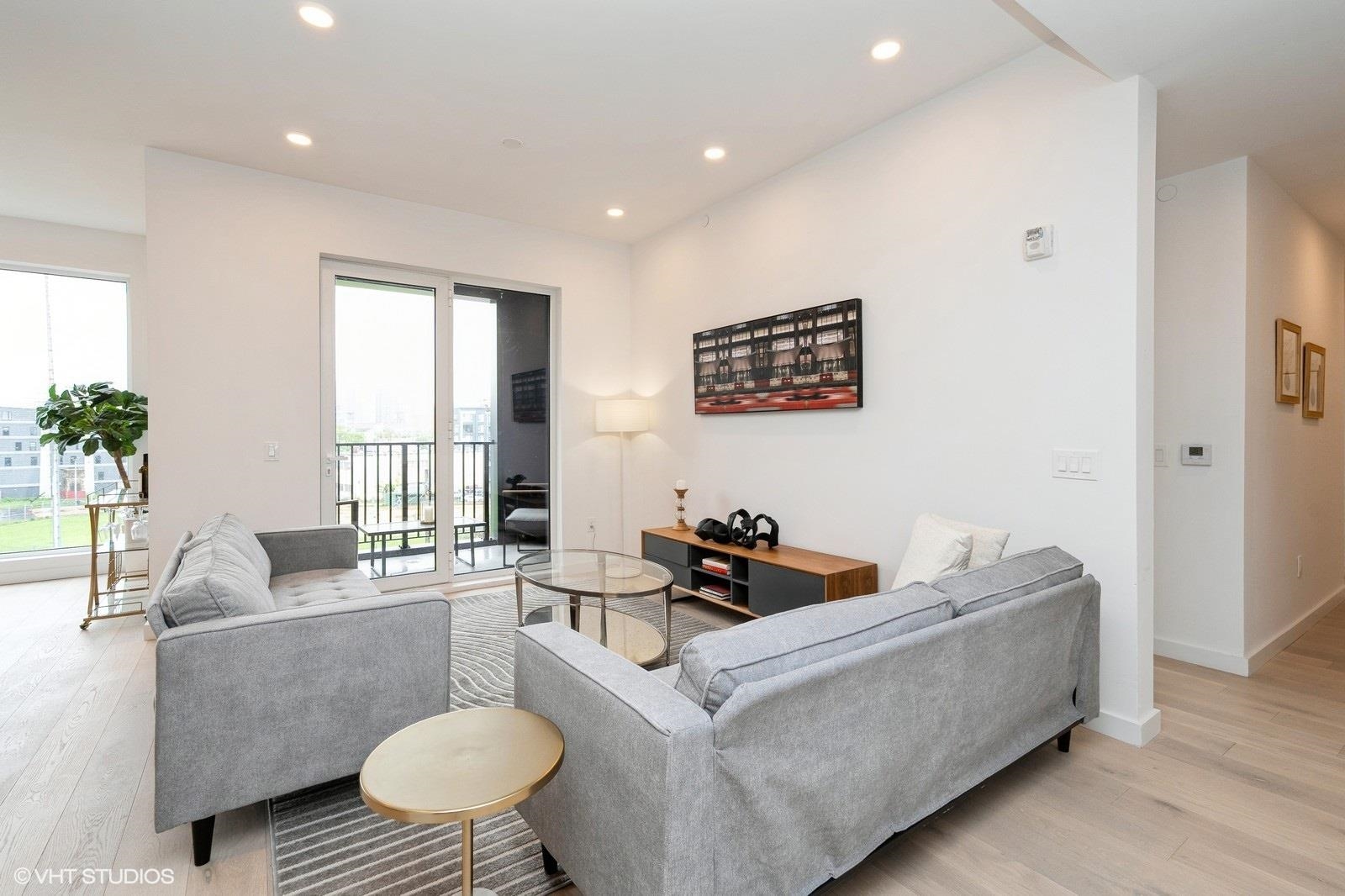 425 3RD ST Unit: 404