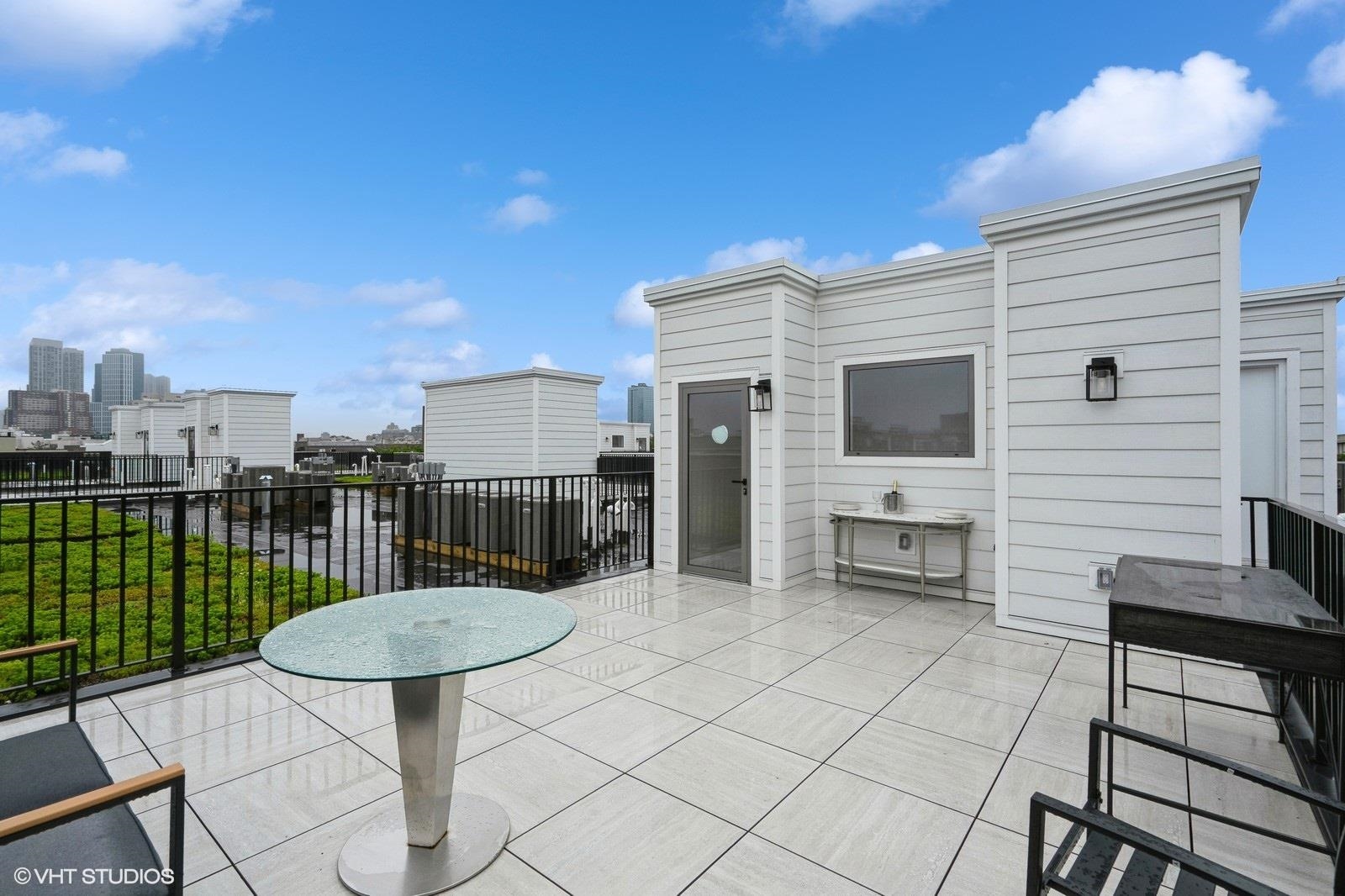 425 3RD ST Unit: 404