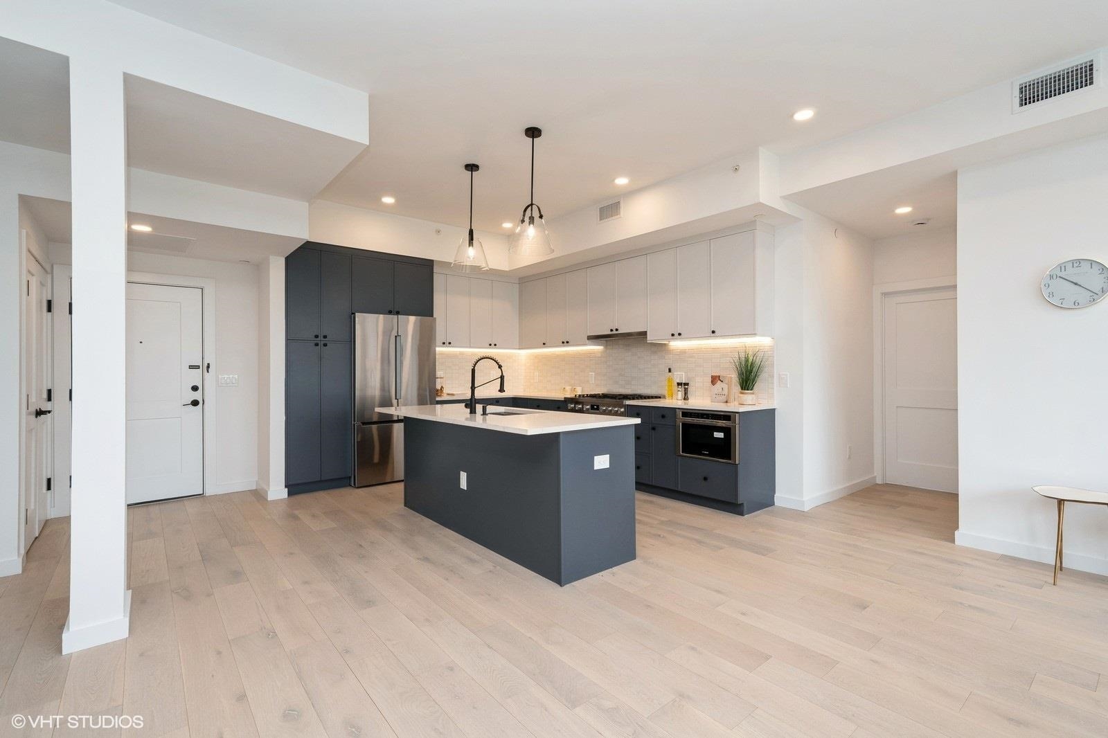 425 3RD ST Unit: 404