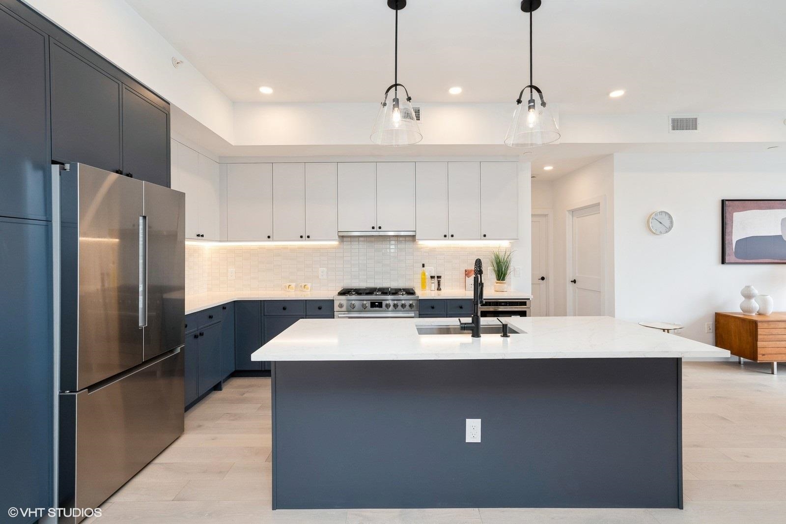 425 3RD ST Unit: 404