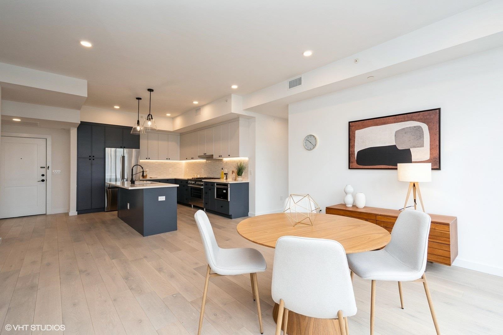 425 3RD ST Unit: 404