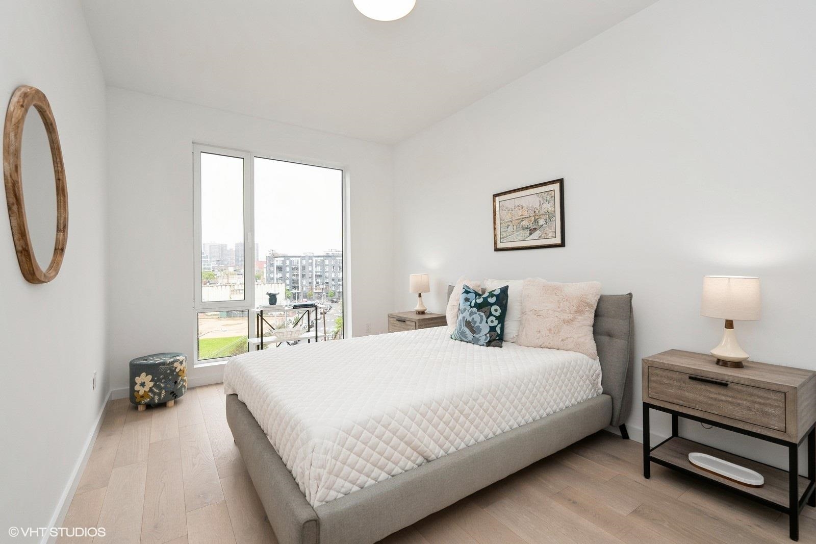 425 3RD ST Unit: 404