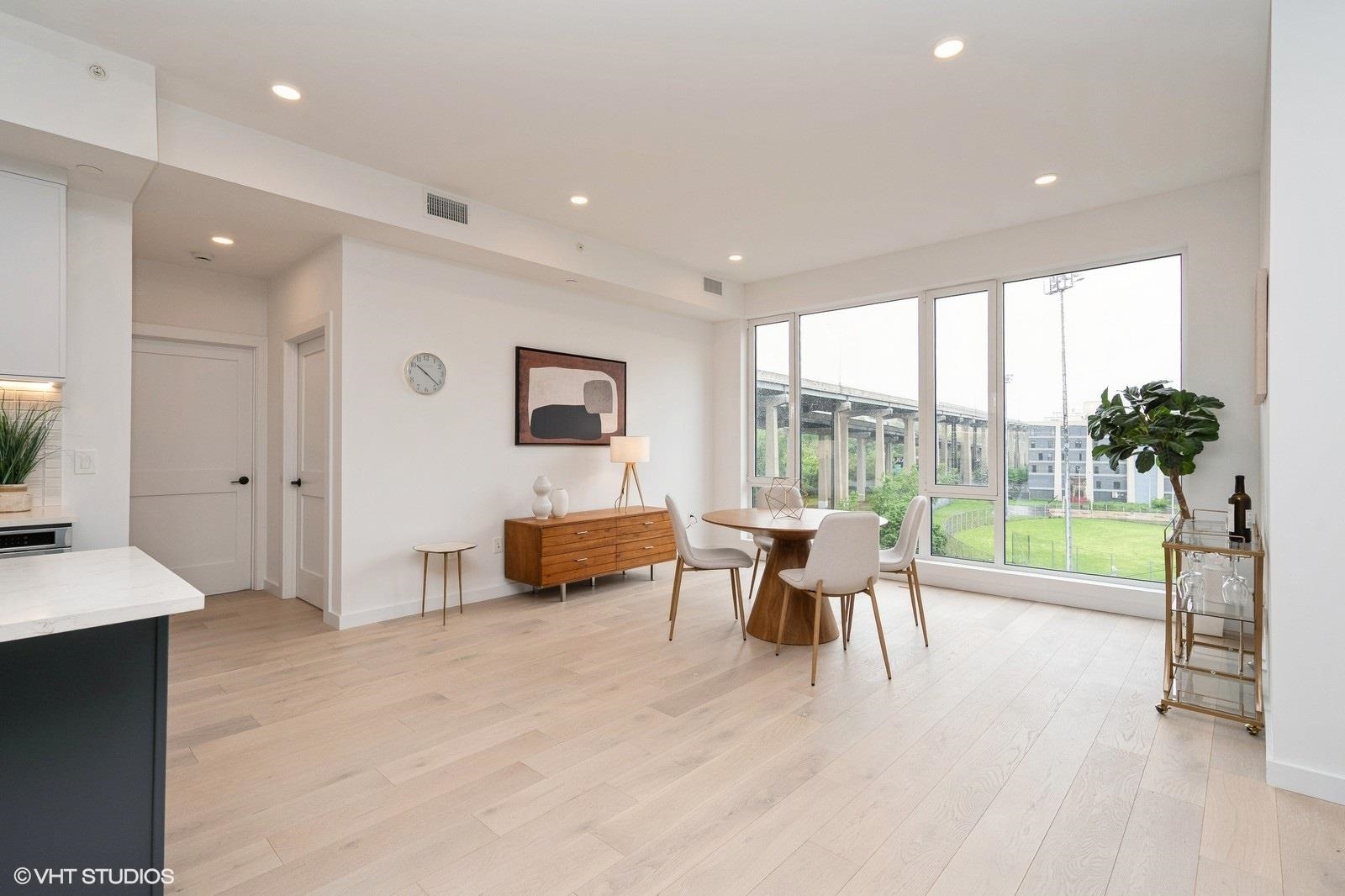 425 3RD ST Unit: 404