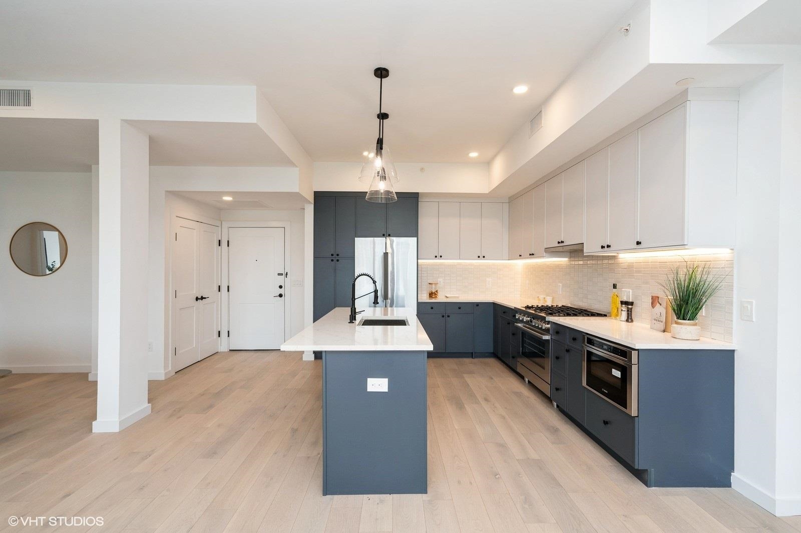 425 3RD ST Unit: 404