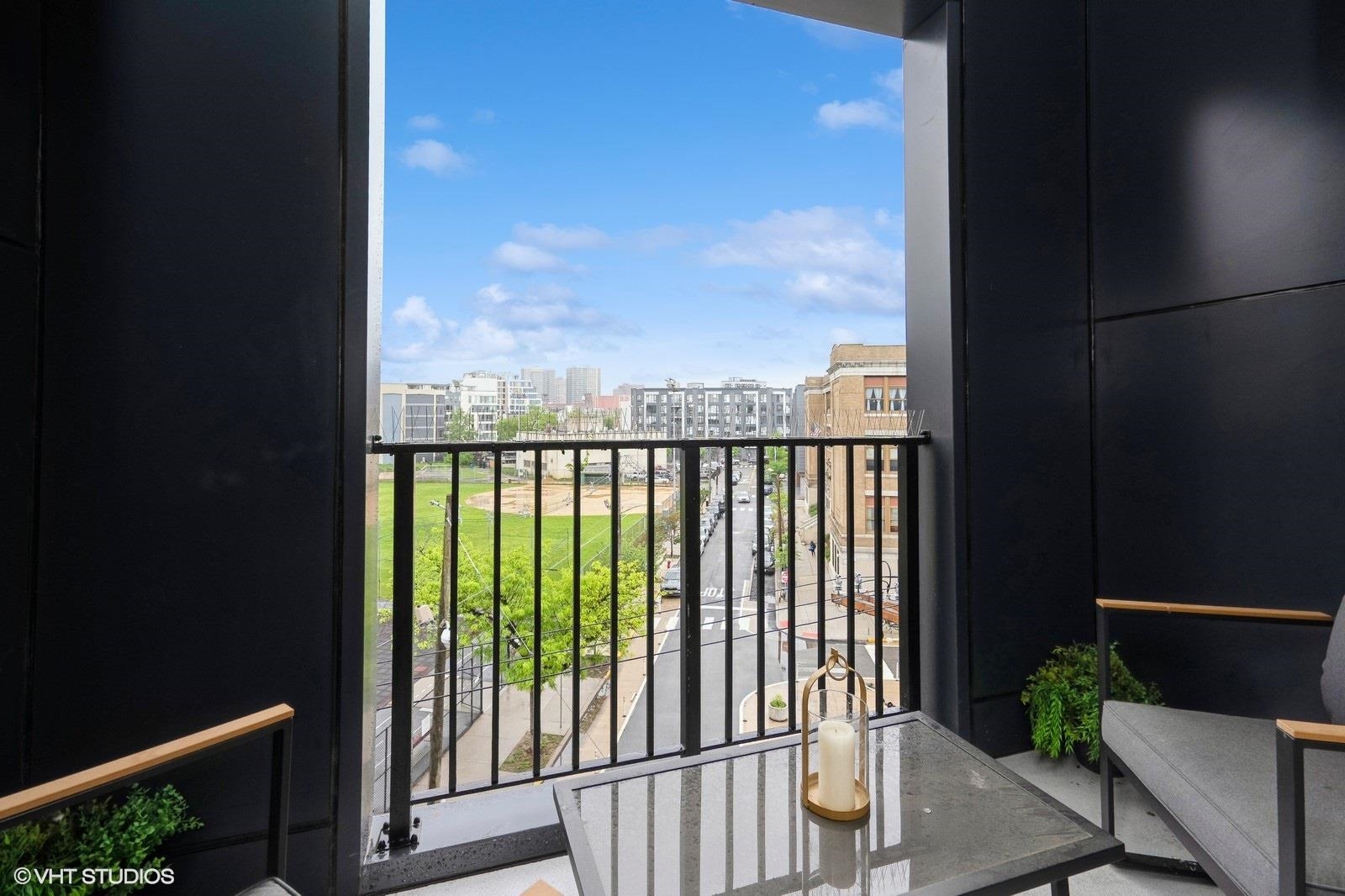 425 3RD ST Unit: 404