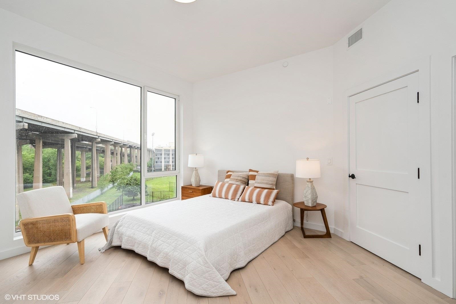 425 3RD ST Unit: 404