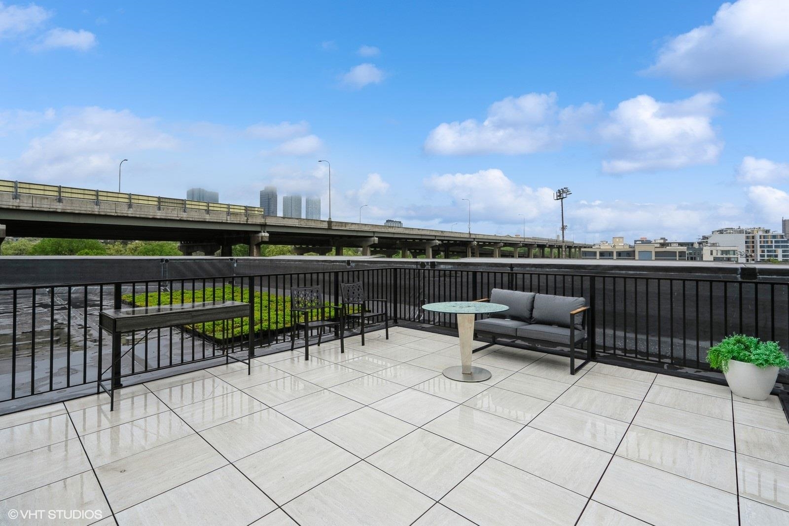 425 3RD ST Unit: 404