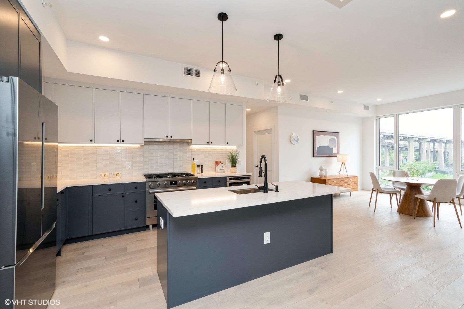 425 3RD ST Unit: 404