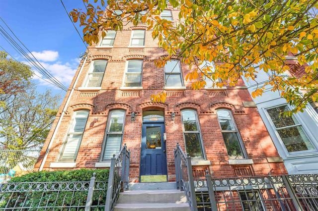 128 BRIGHT ST Unit: 1A