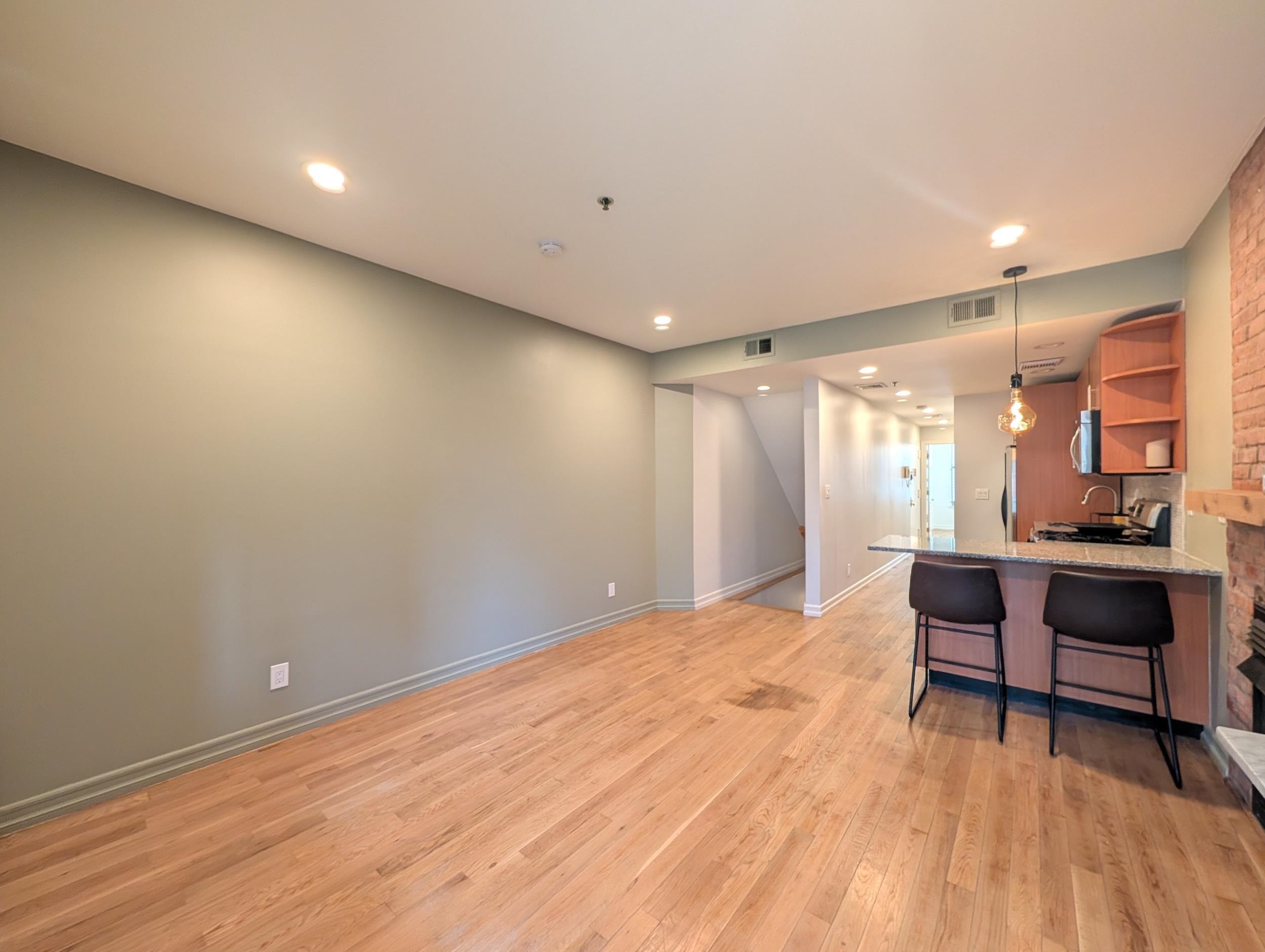 128 BRIGHT ST Unit: 1A