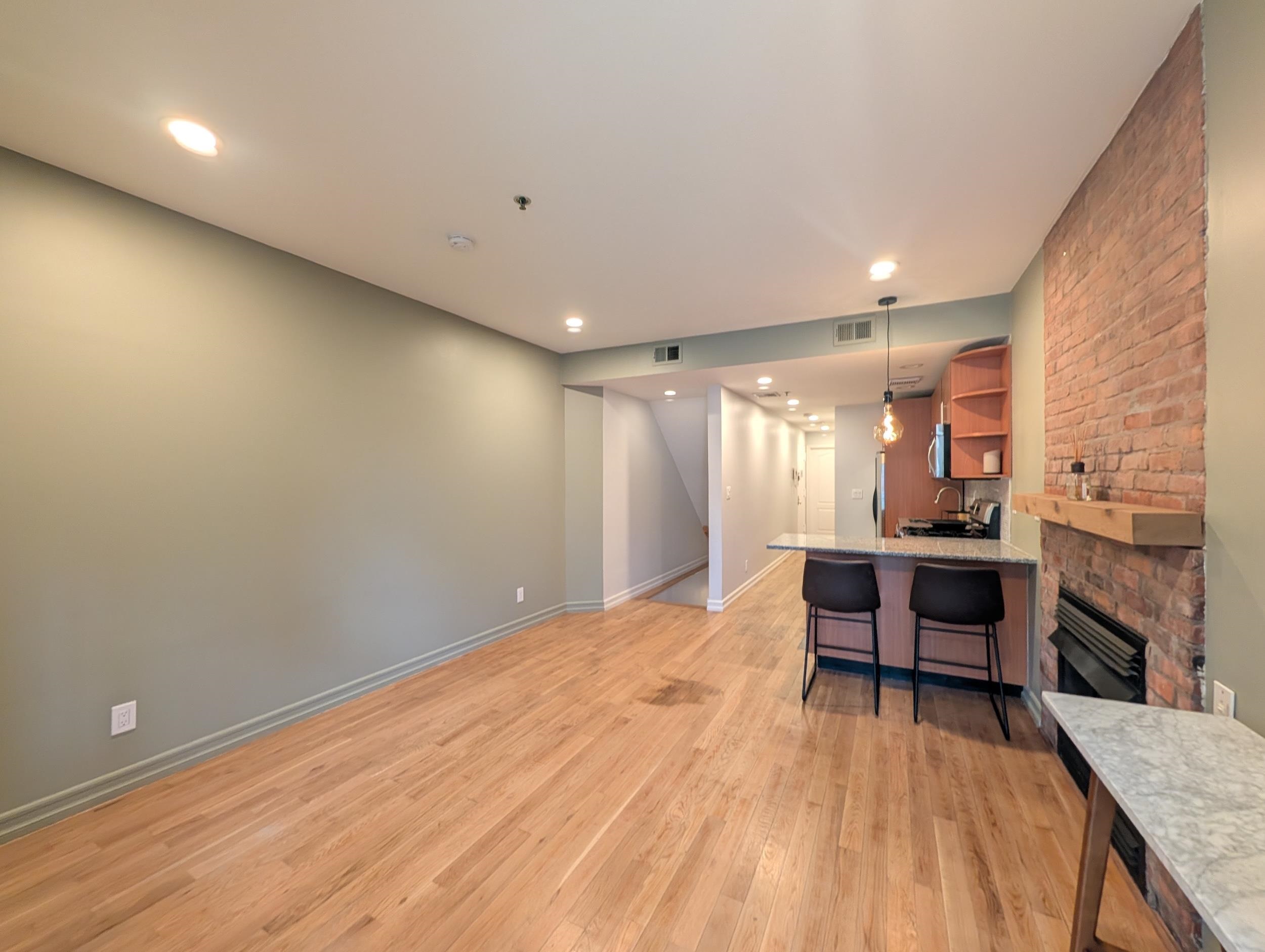 128 BRIGHT ST Unit: 1A