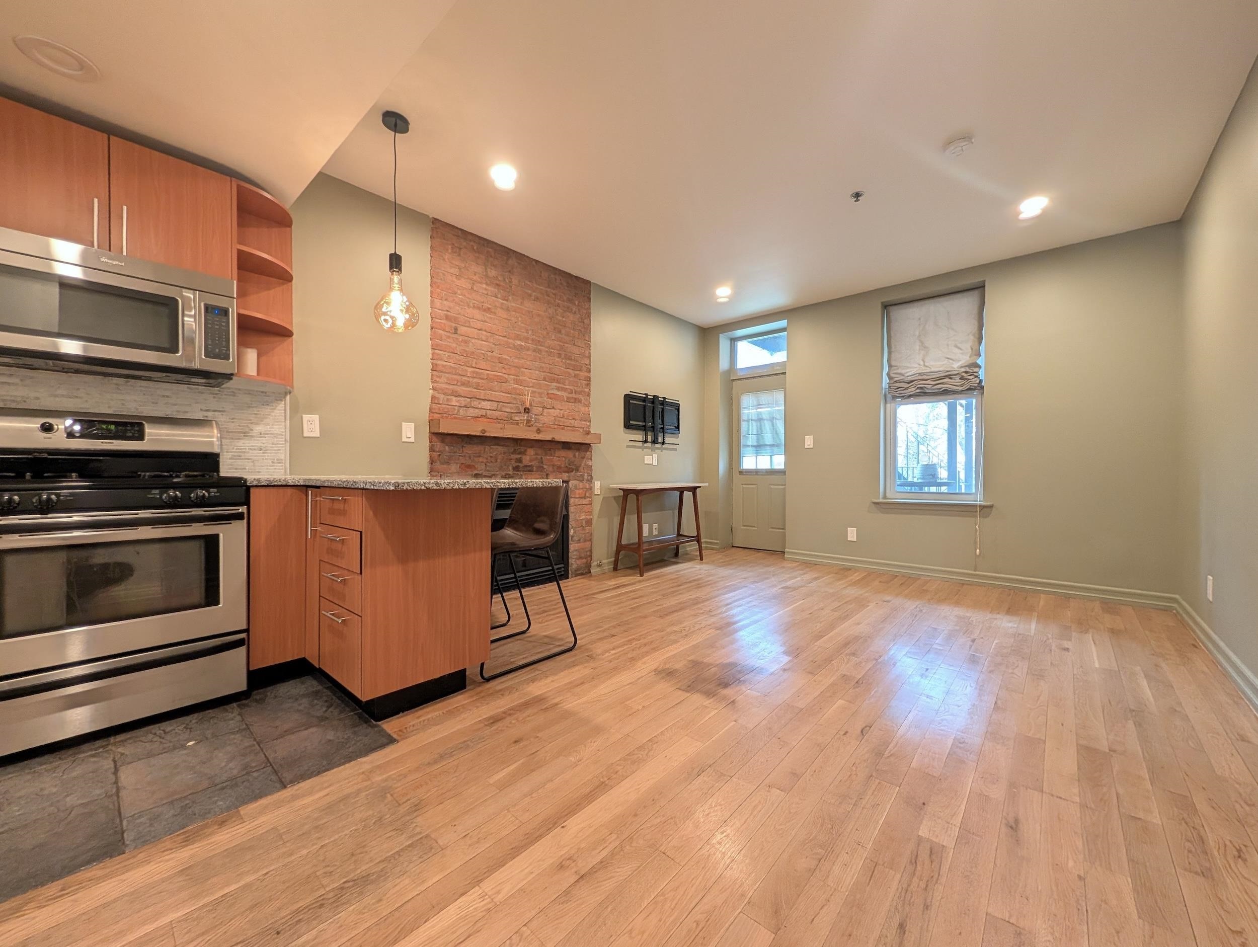 128 BRIGHT ST Unit: 1A