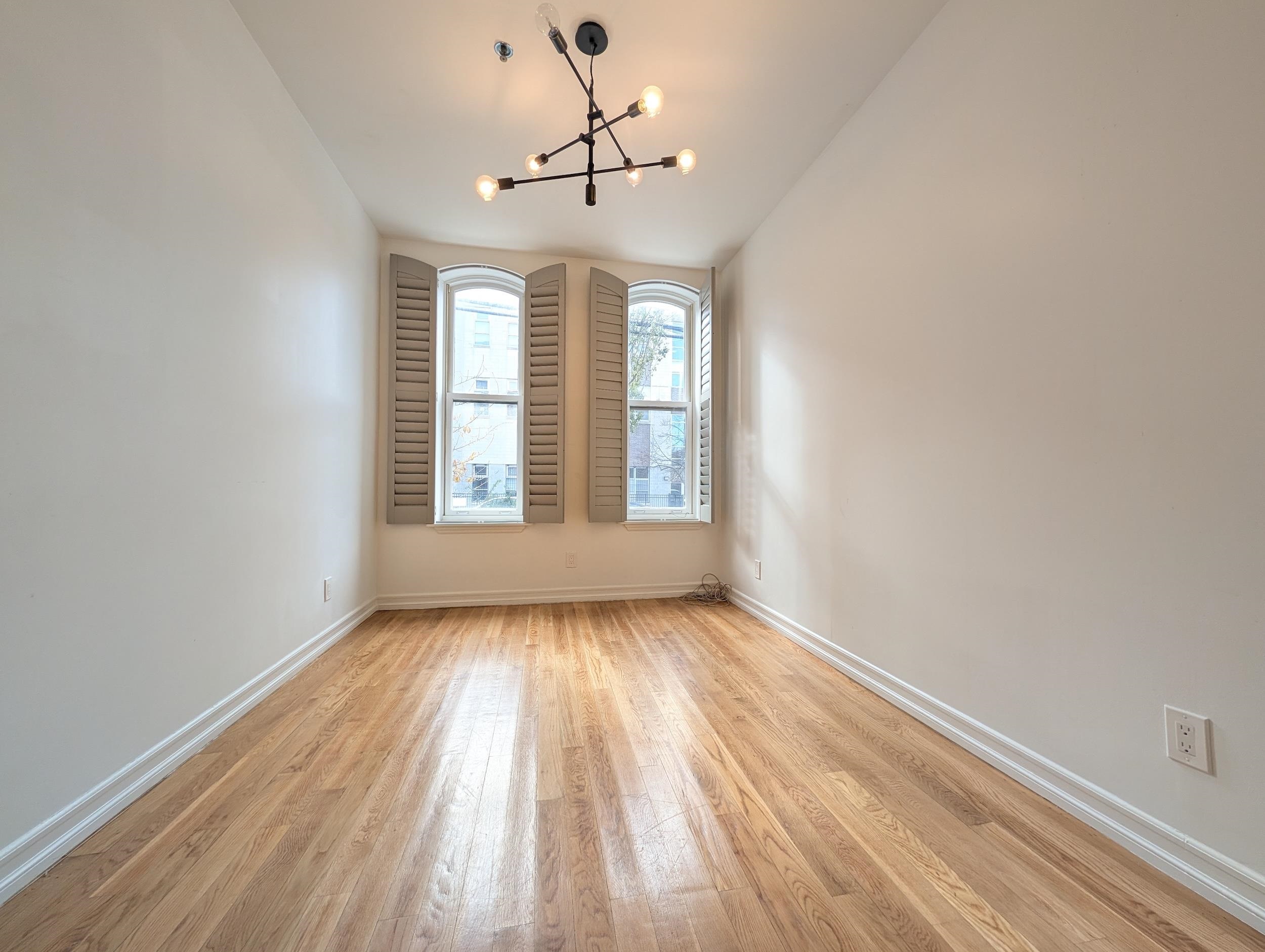 128 BRIGHT ST Unit: 1A