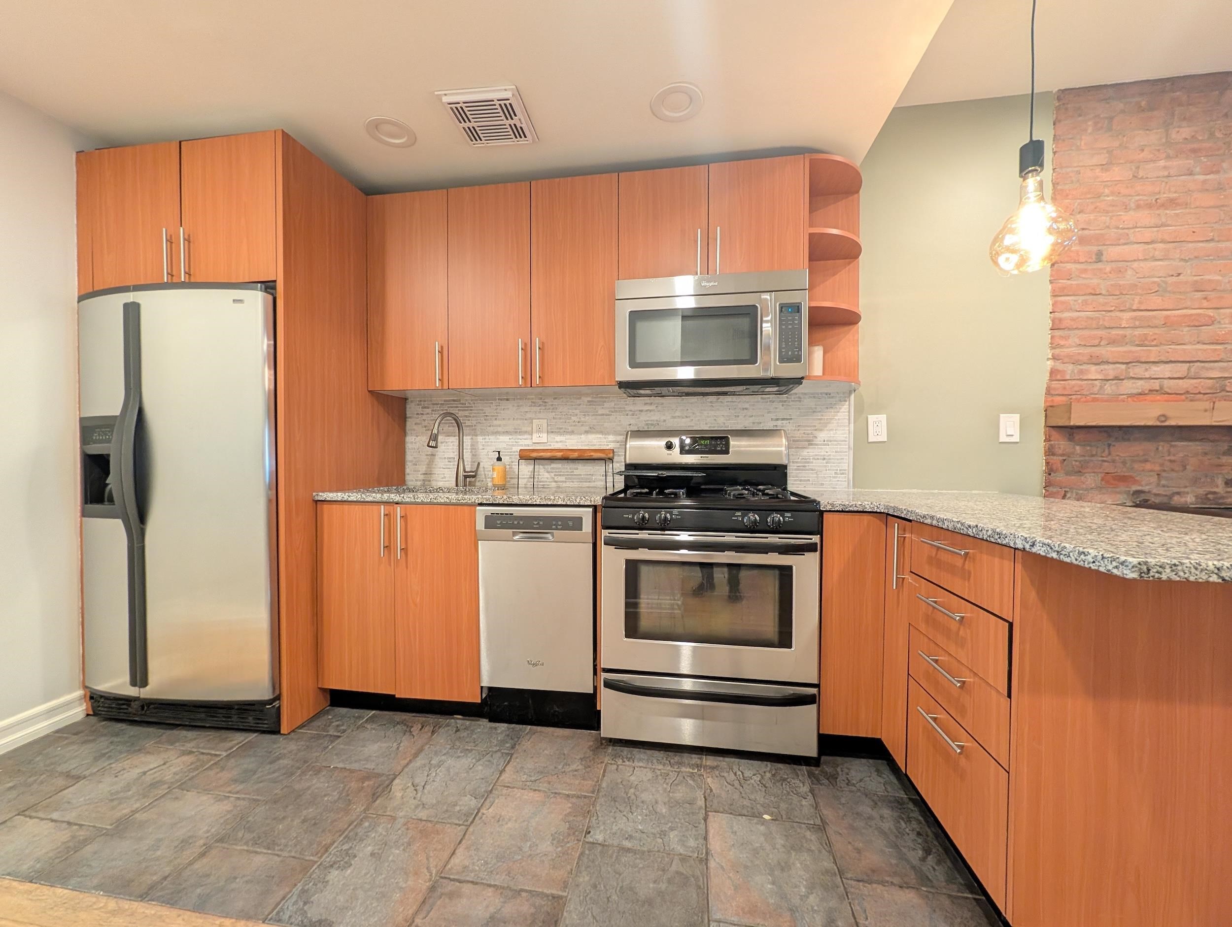 128 BRIGHT ST Unit: 1A