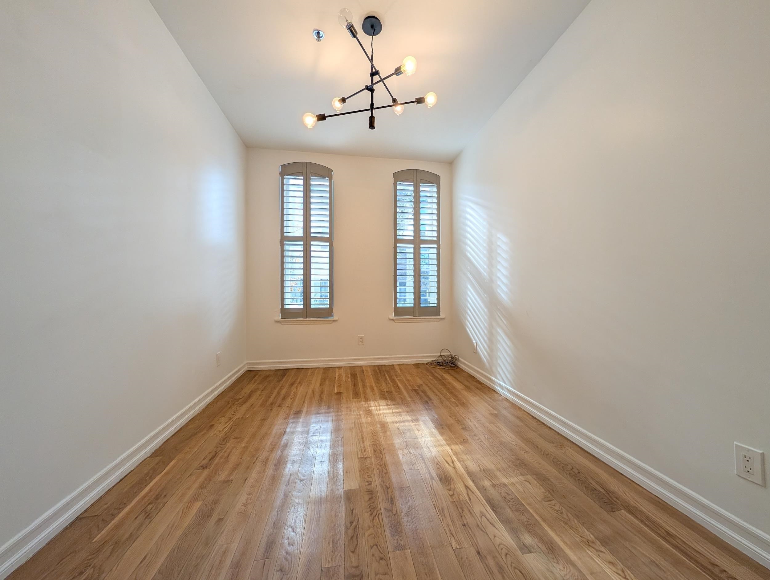 128 BRIGHT ST Unit: 1A