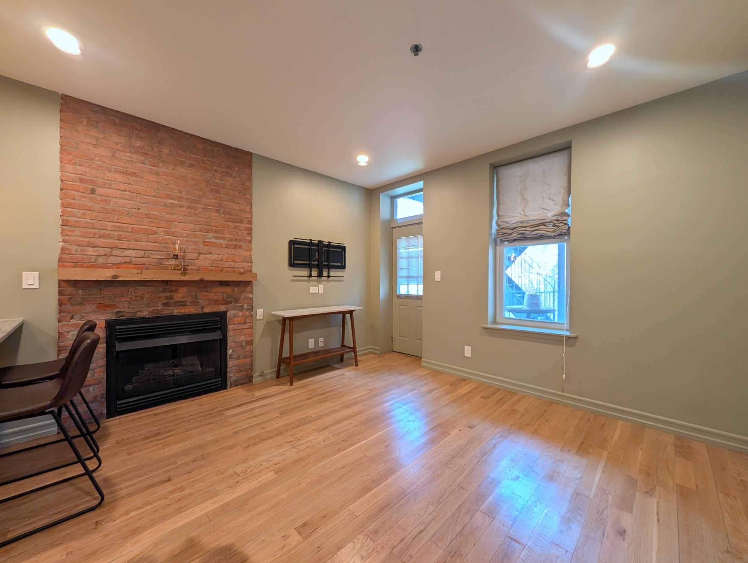 128 BRIGHT ST Unit: 1A