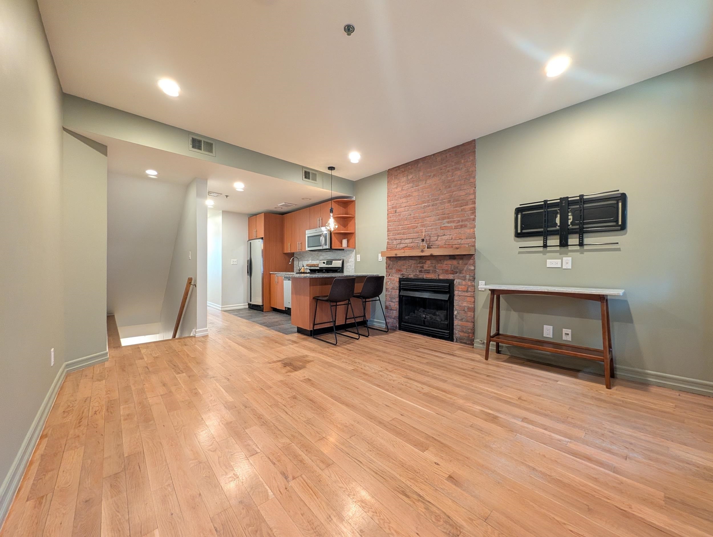 128 BRIGHT ST Unit: 1A