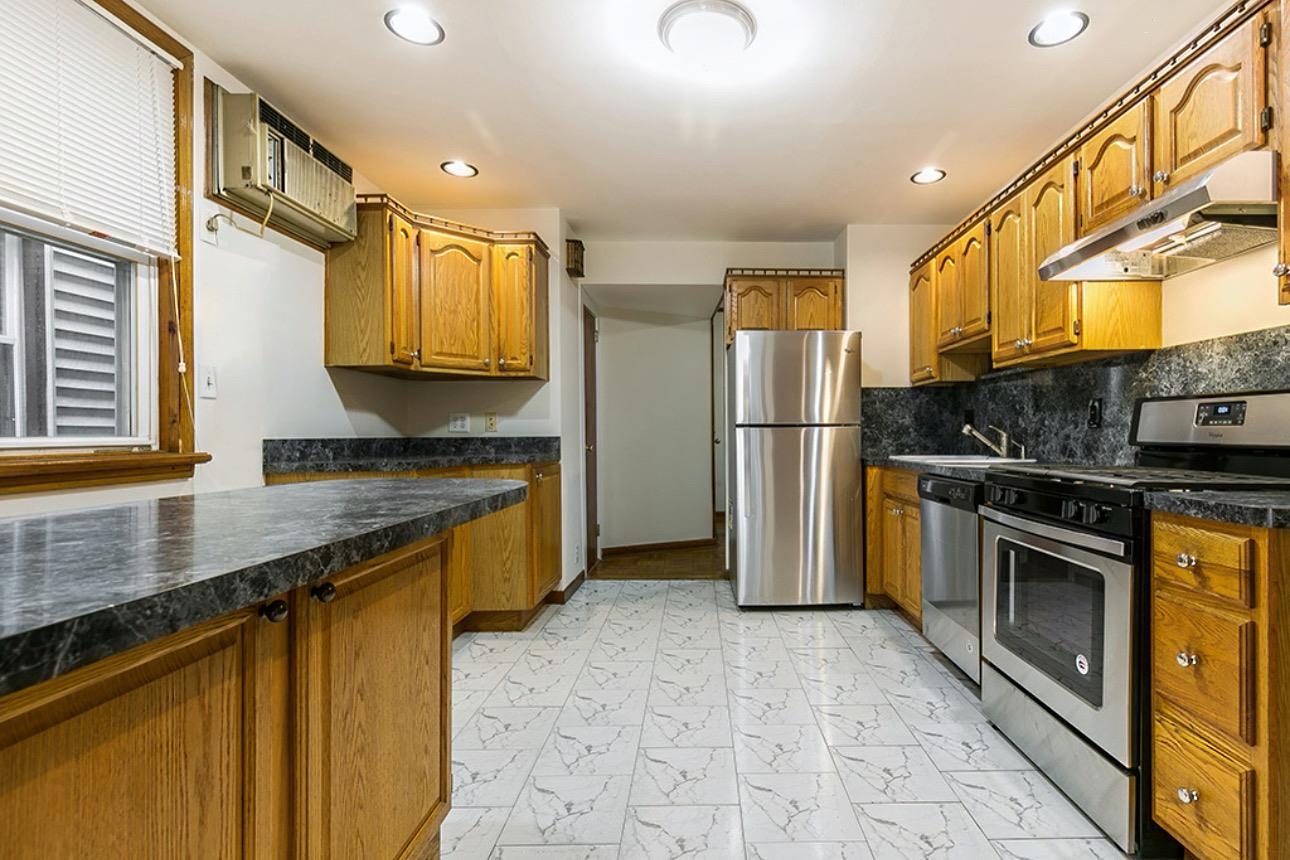 81 EAST 24TH ST