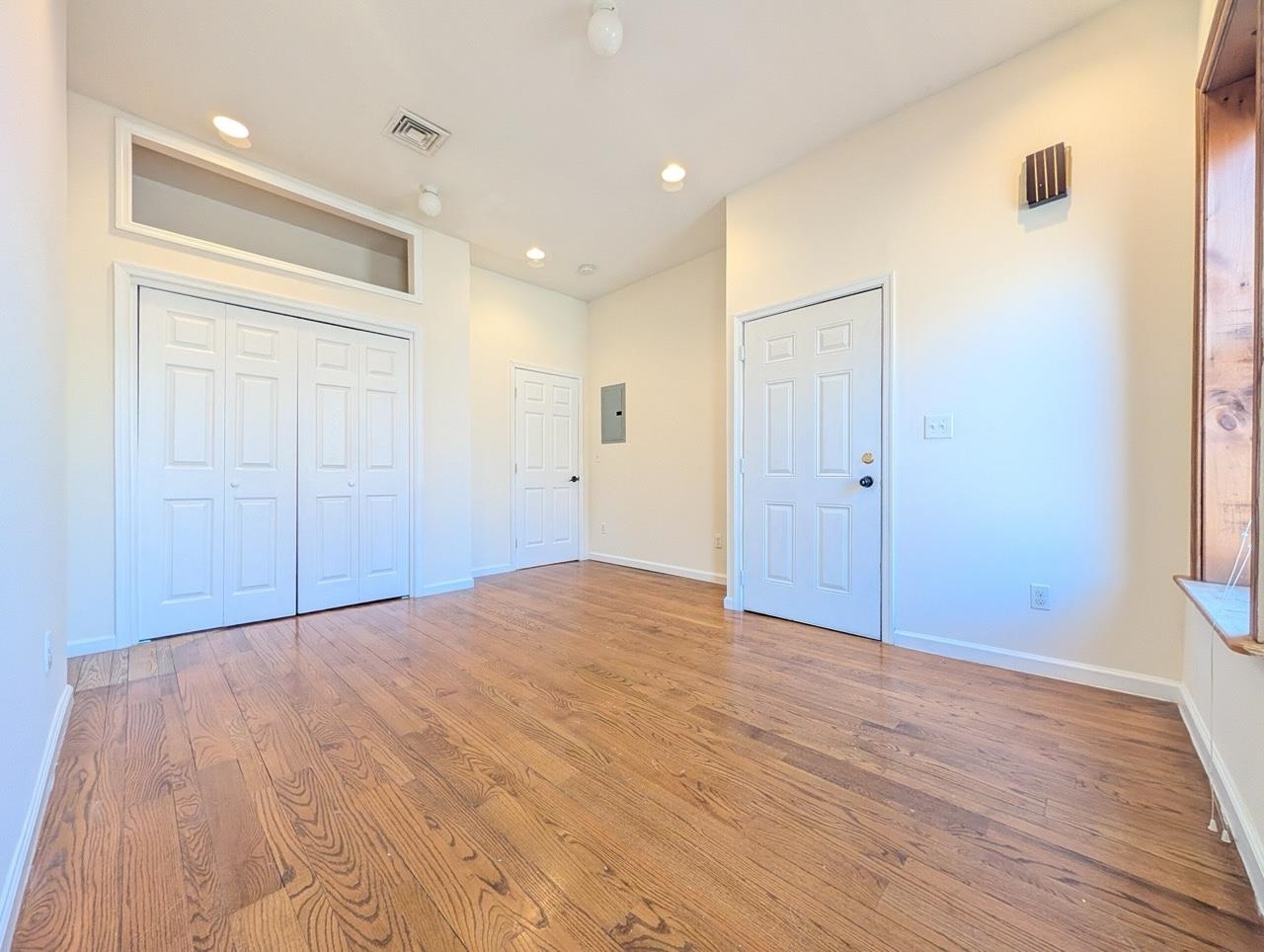 246 WHITON ST Unit: 1