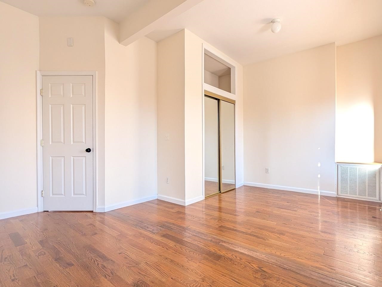 246 WHITON ST Unit: 1