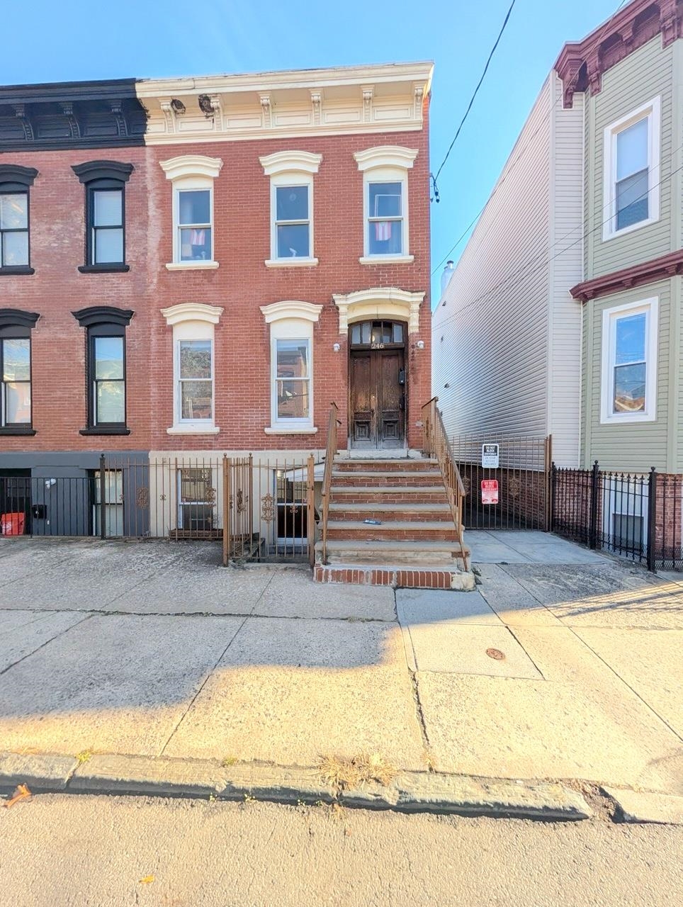 246 WHITON ST Unit: 1