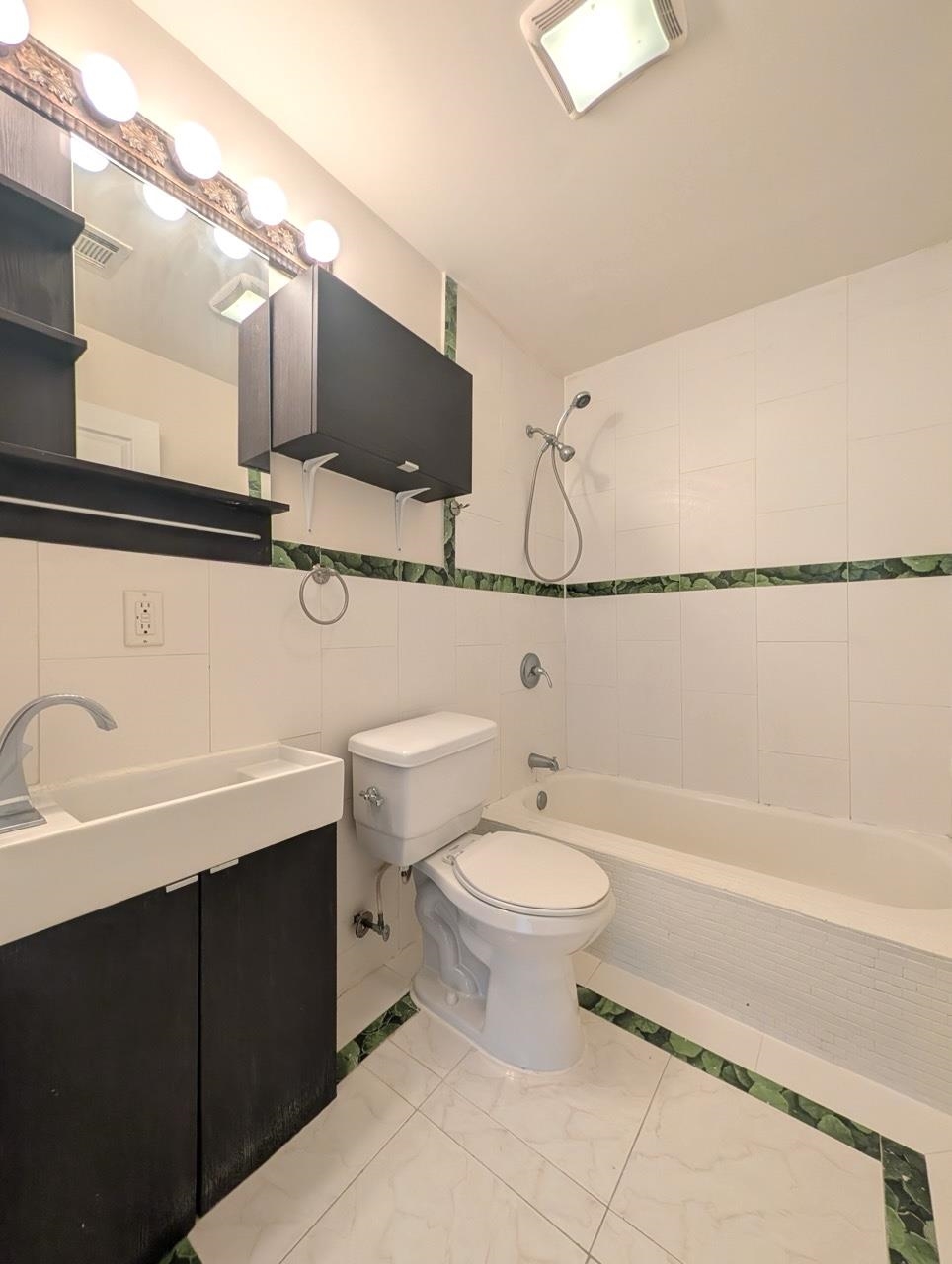 246 WHITON ST Unit: 1