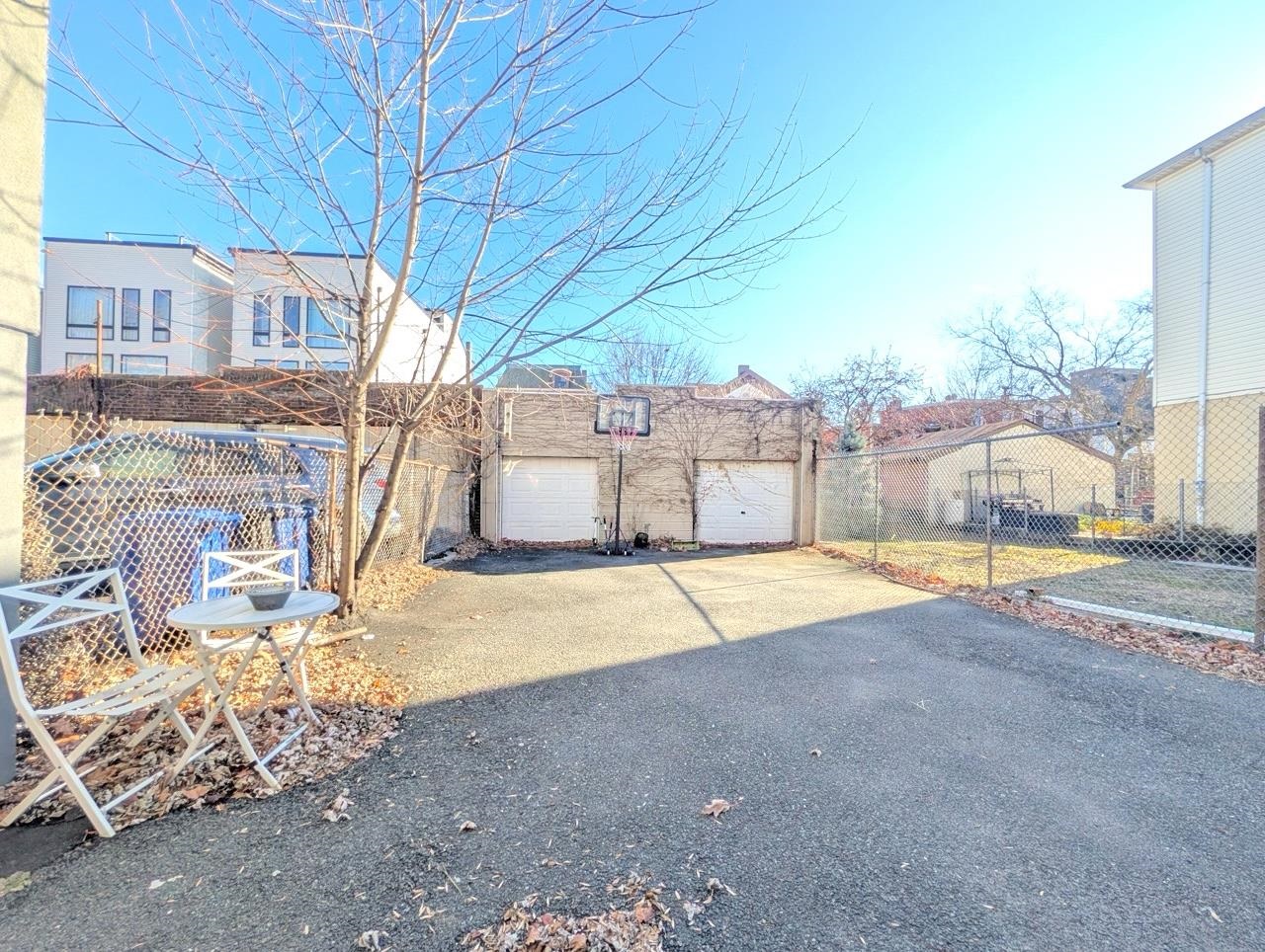 246 WHITON ST Unit: 1