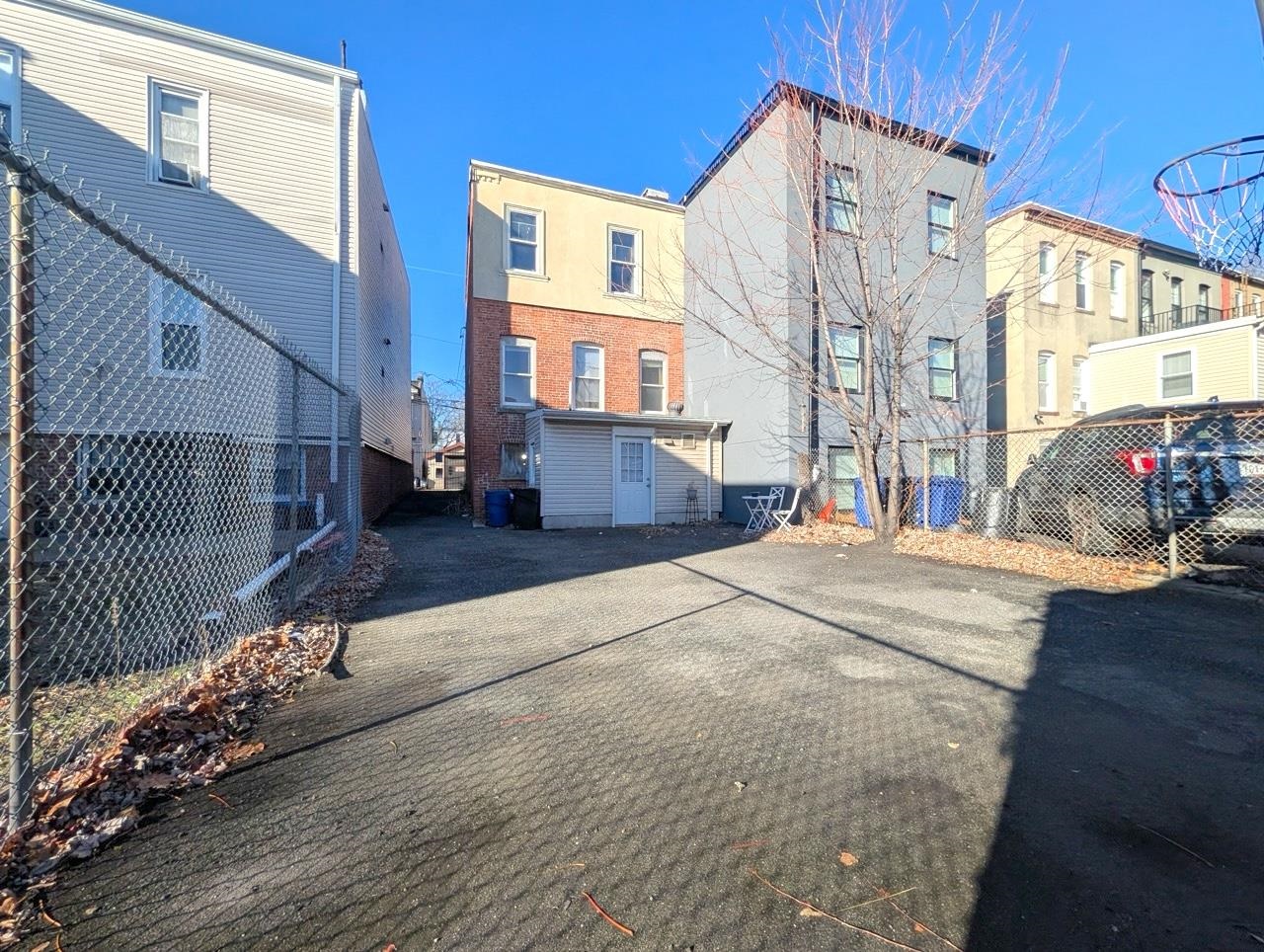 246 WHITON ST Unit: 1