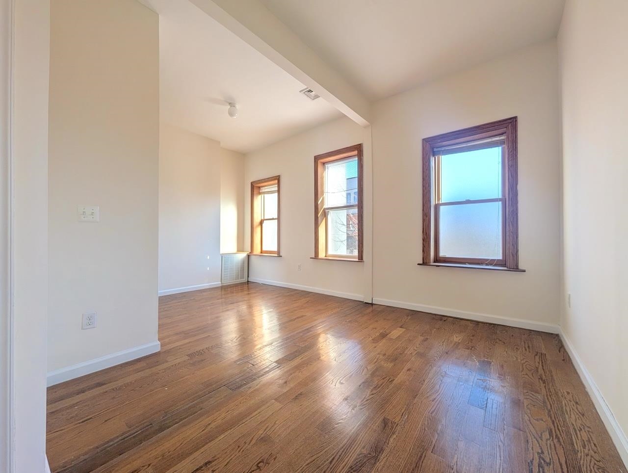 246 WHITON ST Unit: 1