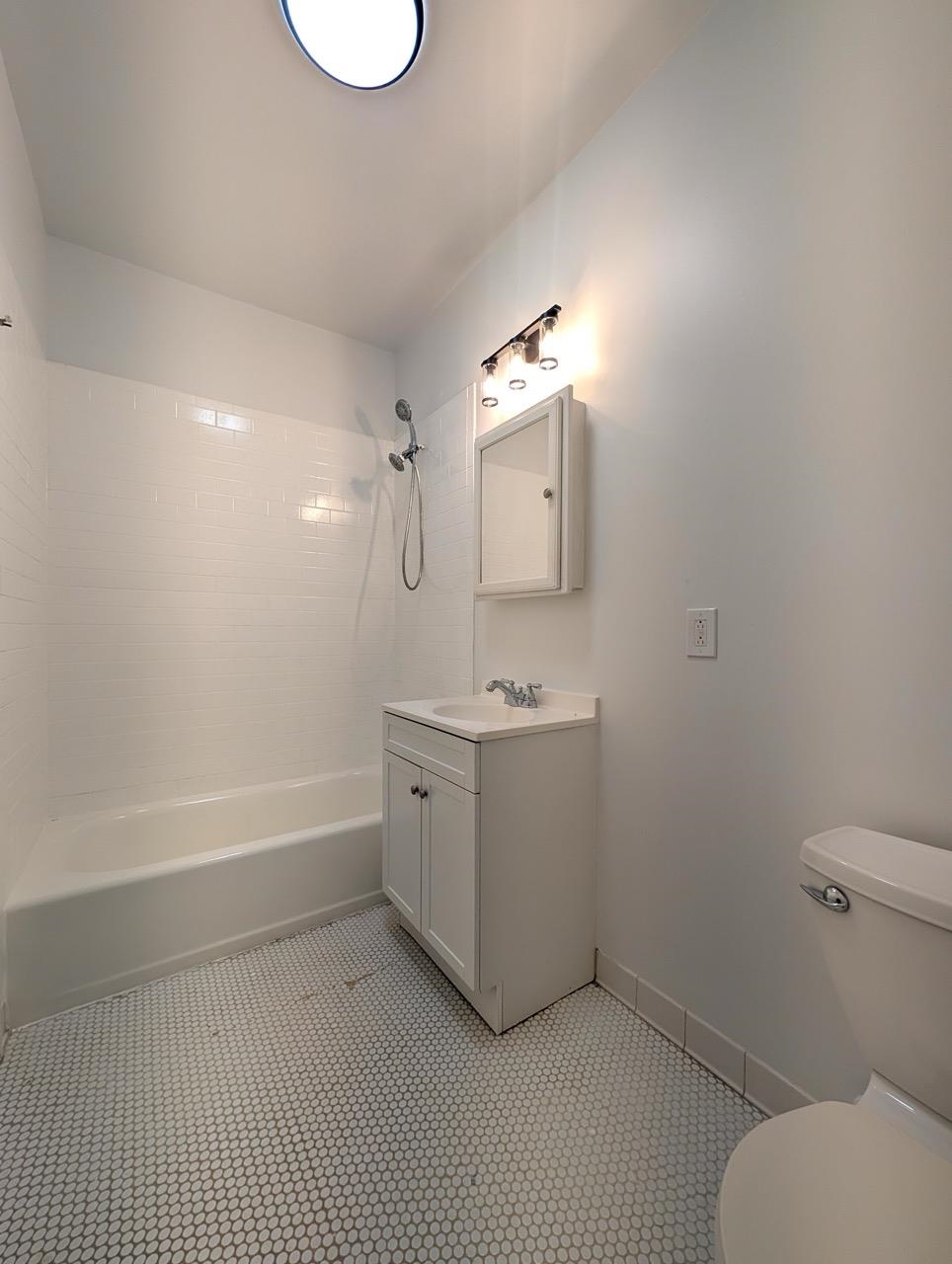 265 WEBSTER AVE Unit: 1R