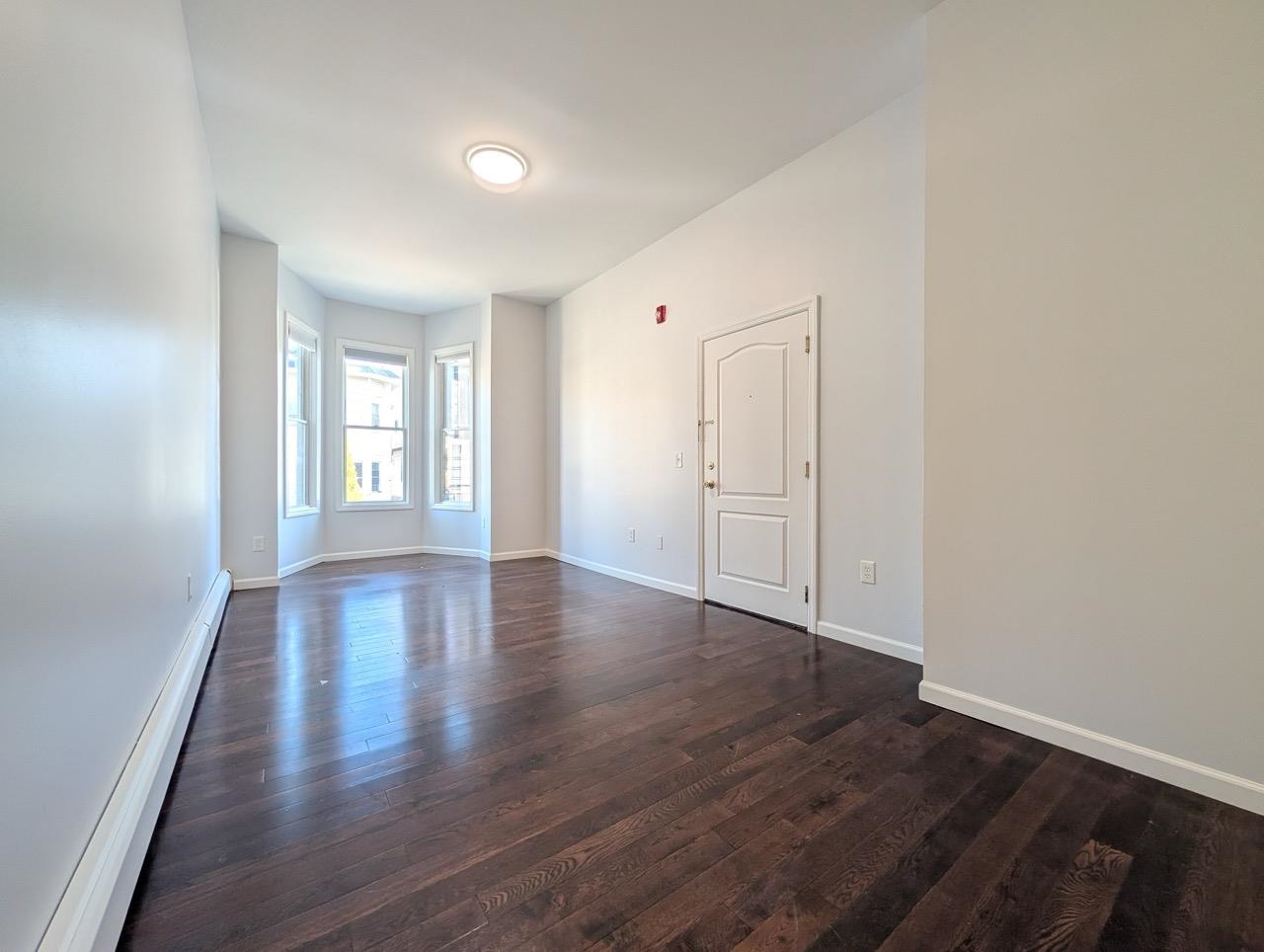 265 WEBSTER AVE Unit: 1R