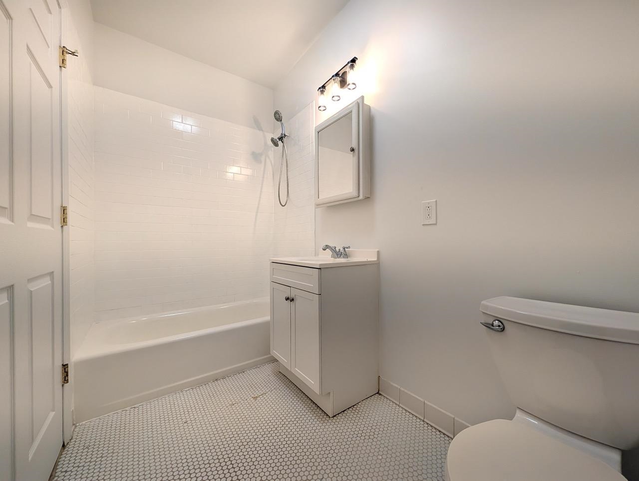 265 WEBSTER AVE Unit: 1R