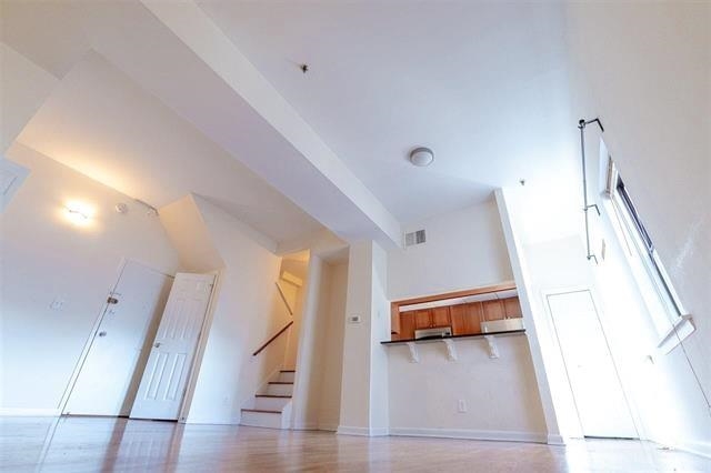 227 CHRISTOPHER COLUMBUS DR Unit: 438B