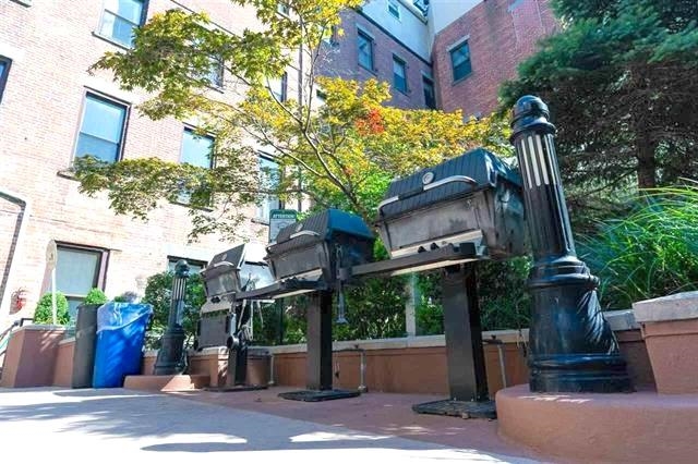 227 CHRISTOPHER COLUMBUS DR Unit: 438B