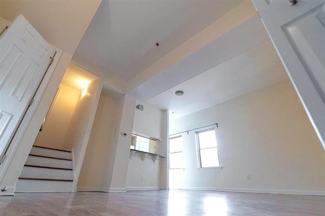 227 CHRISTOPHER COLUMBUS DR Unit: 438B