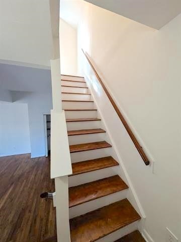 227 CHRISTOPHER COLUMBUS DR Unit: 438B